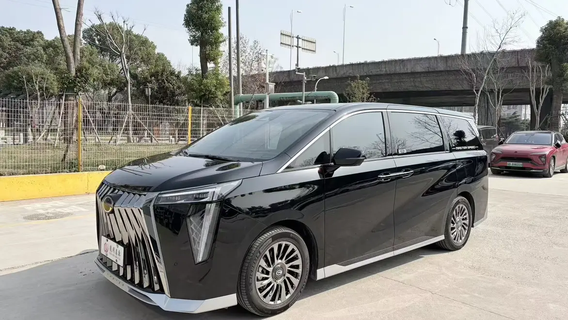 GAC Trumpchi M8  из Китая