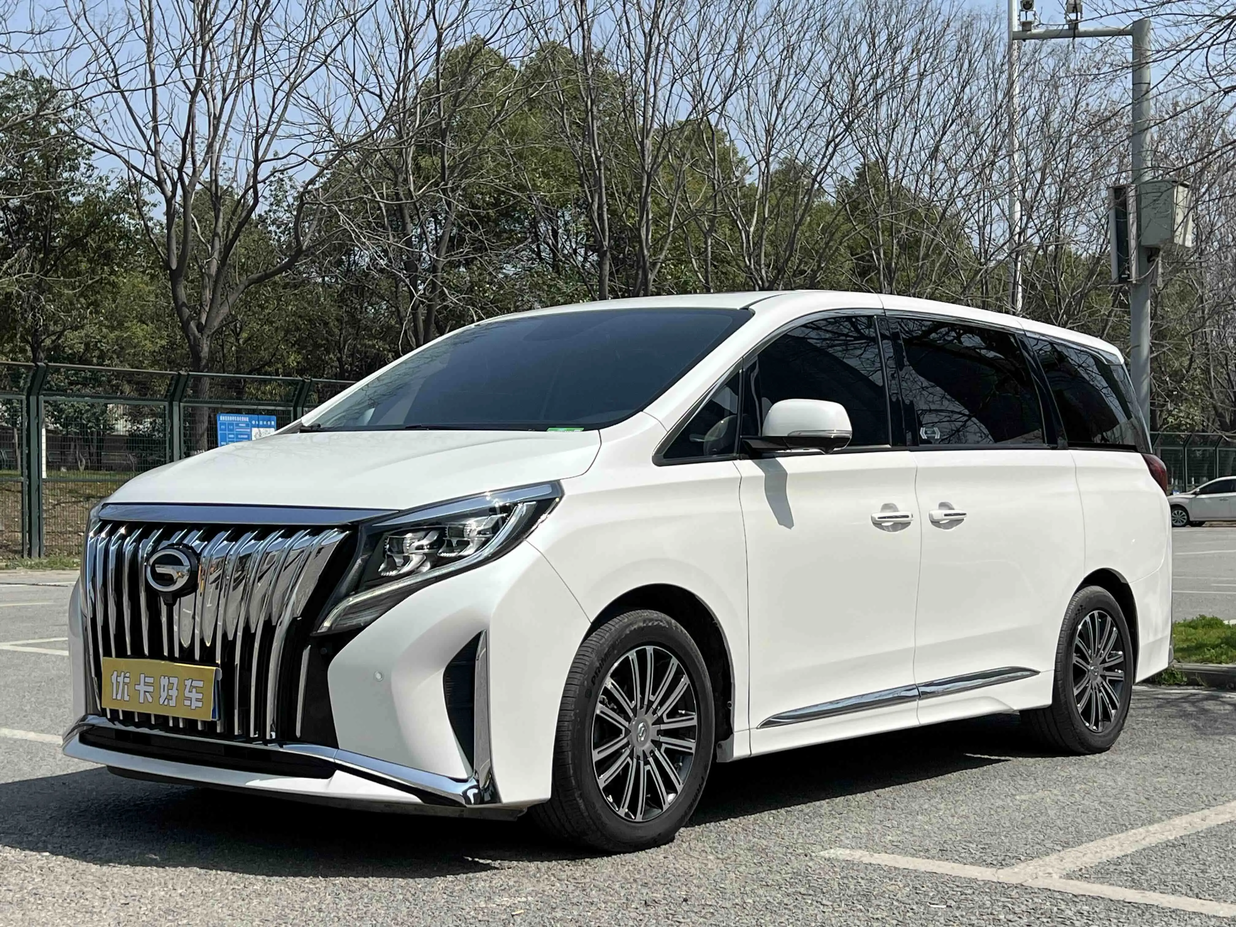 GAC Trumpchi M8  из Китая