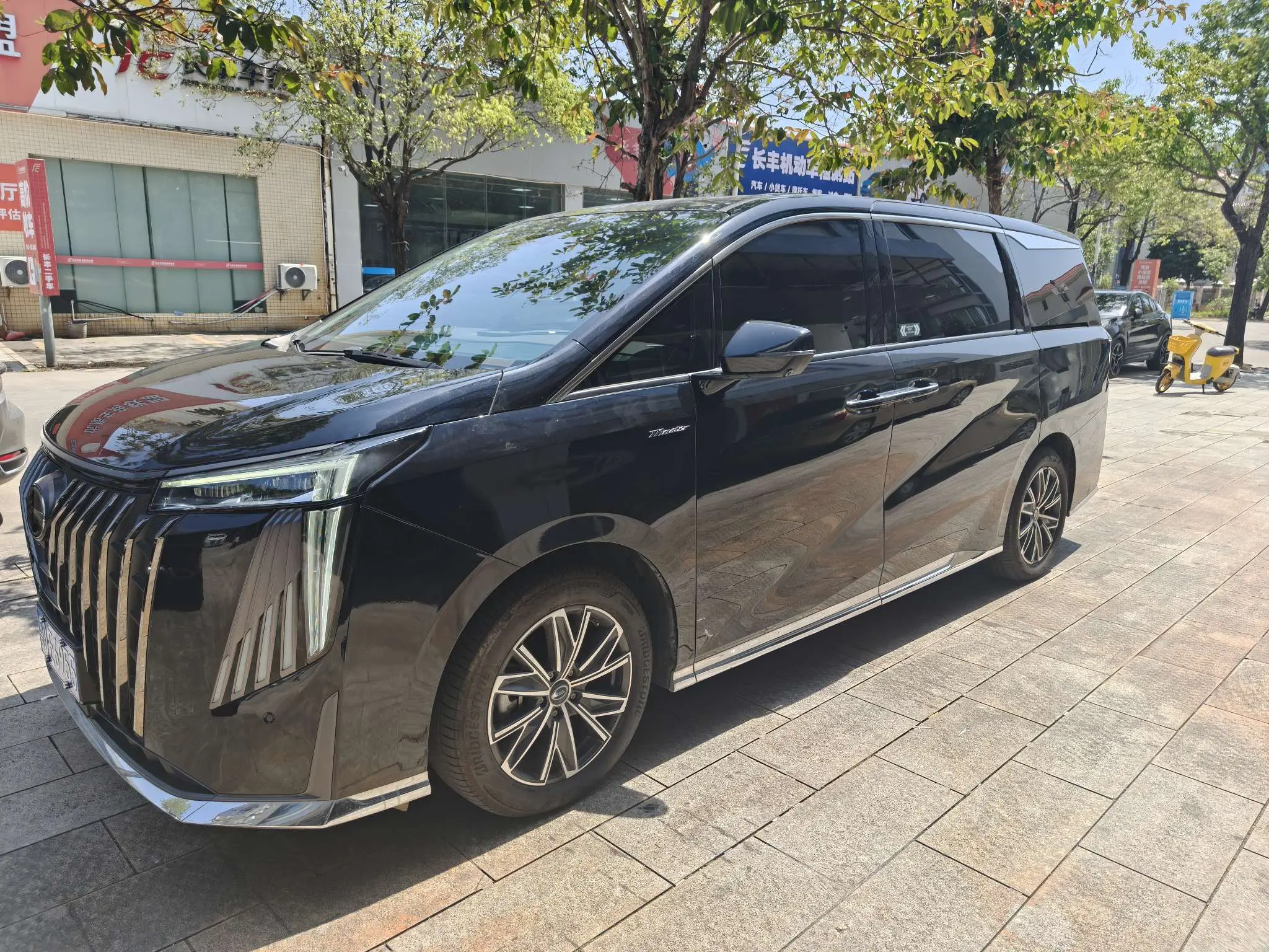GAC Trumpchi M8  из Китая