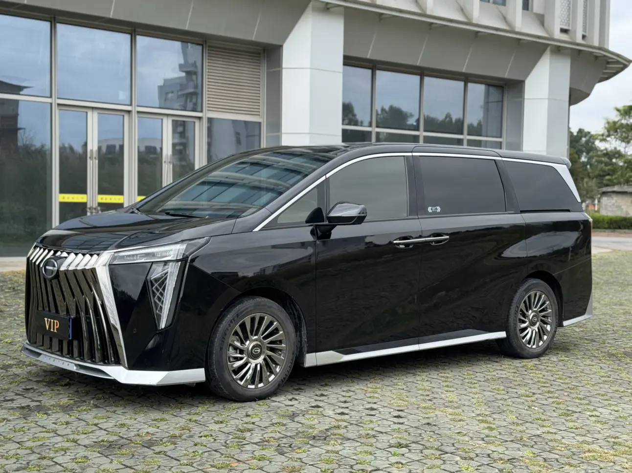 GAC Trumpchi M8  из Китая