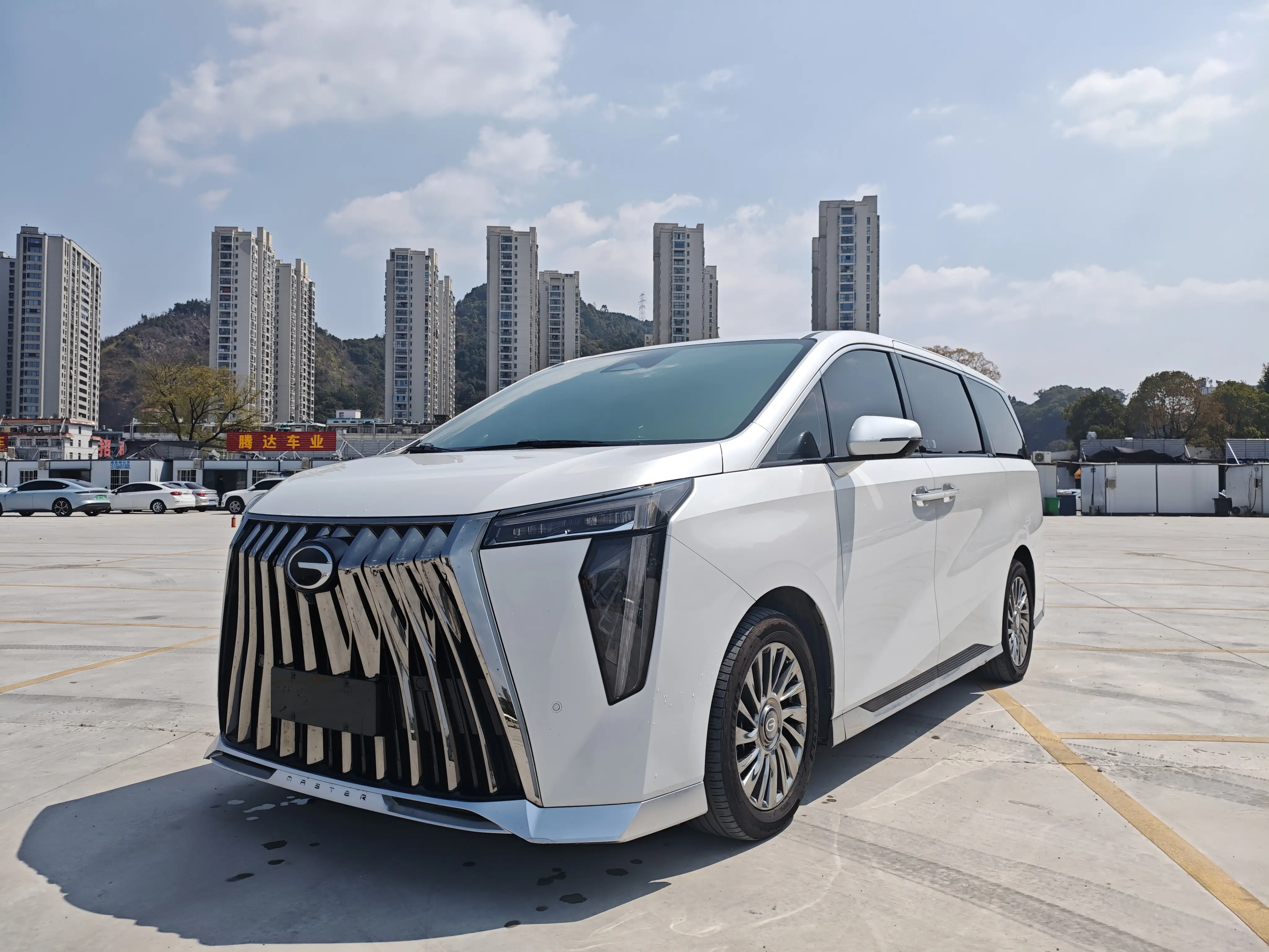 GAC Trumpchi M8  из Китая