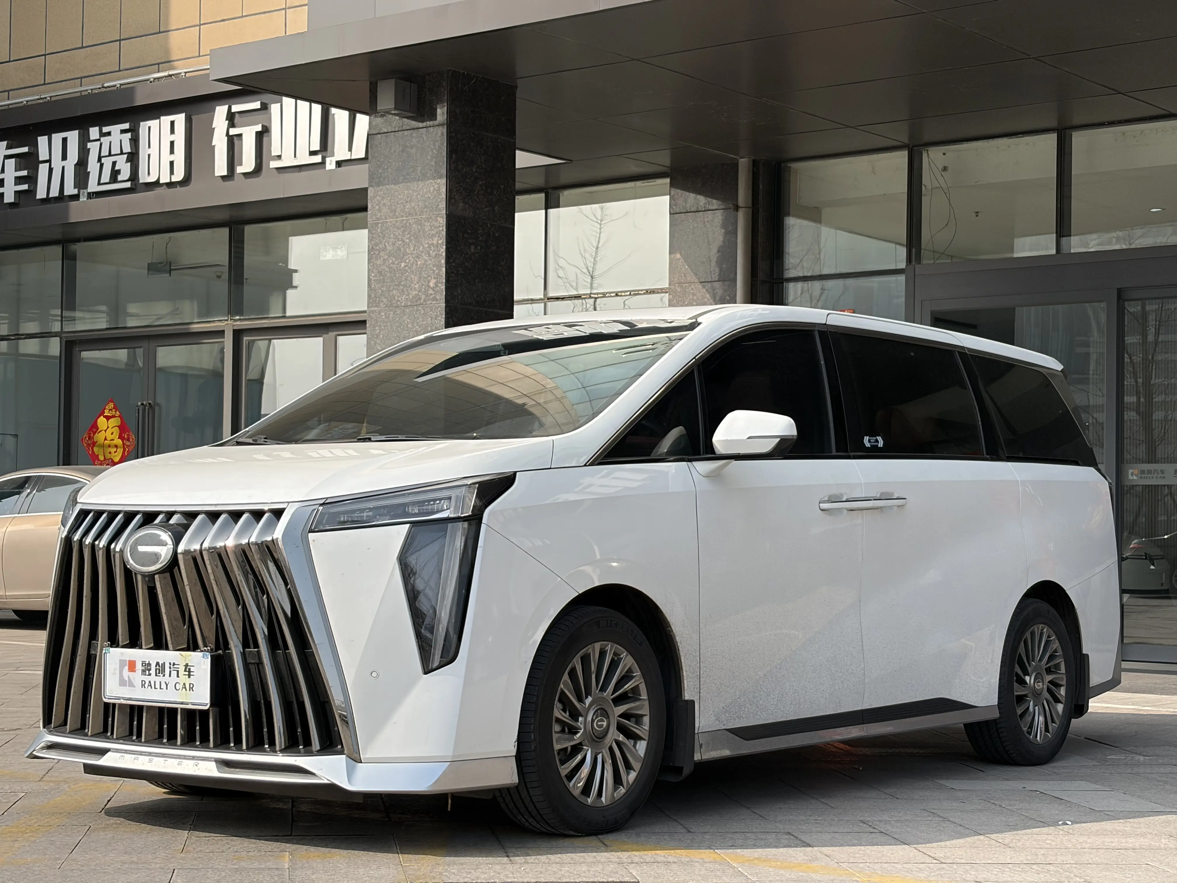 GAC Trumpchi M8  из Китая