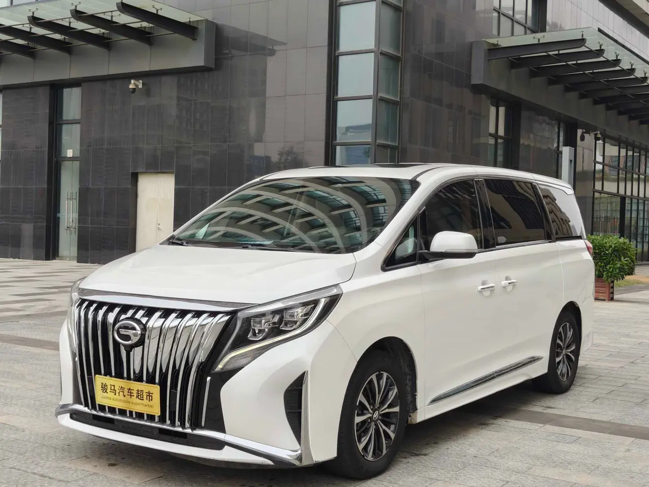 GAC Trumpchi M8  из Китая