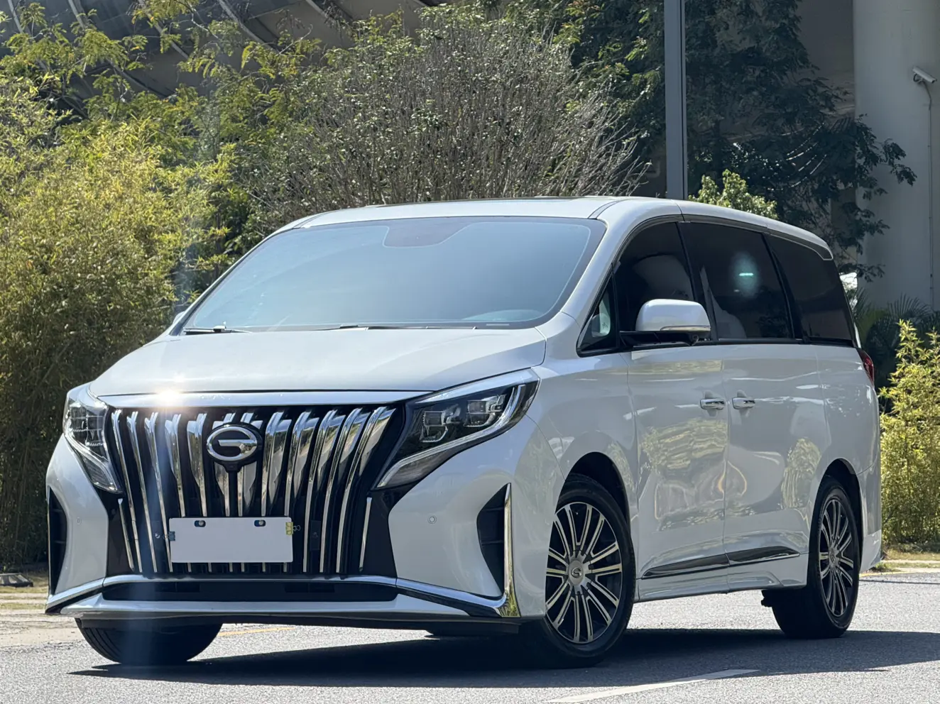 GAC Trumpchi M8  из Китая