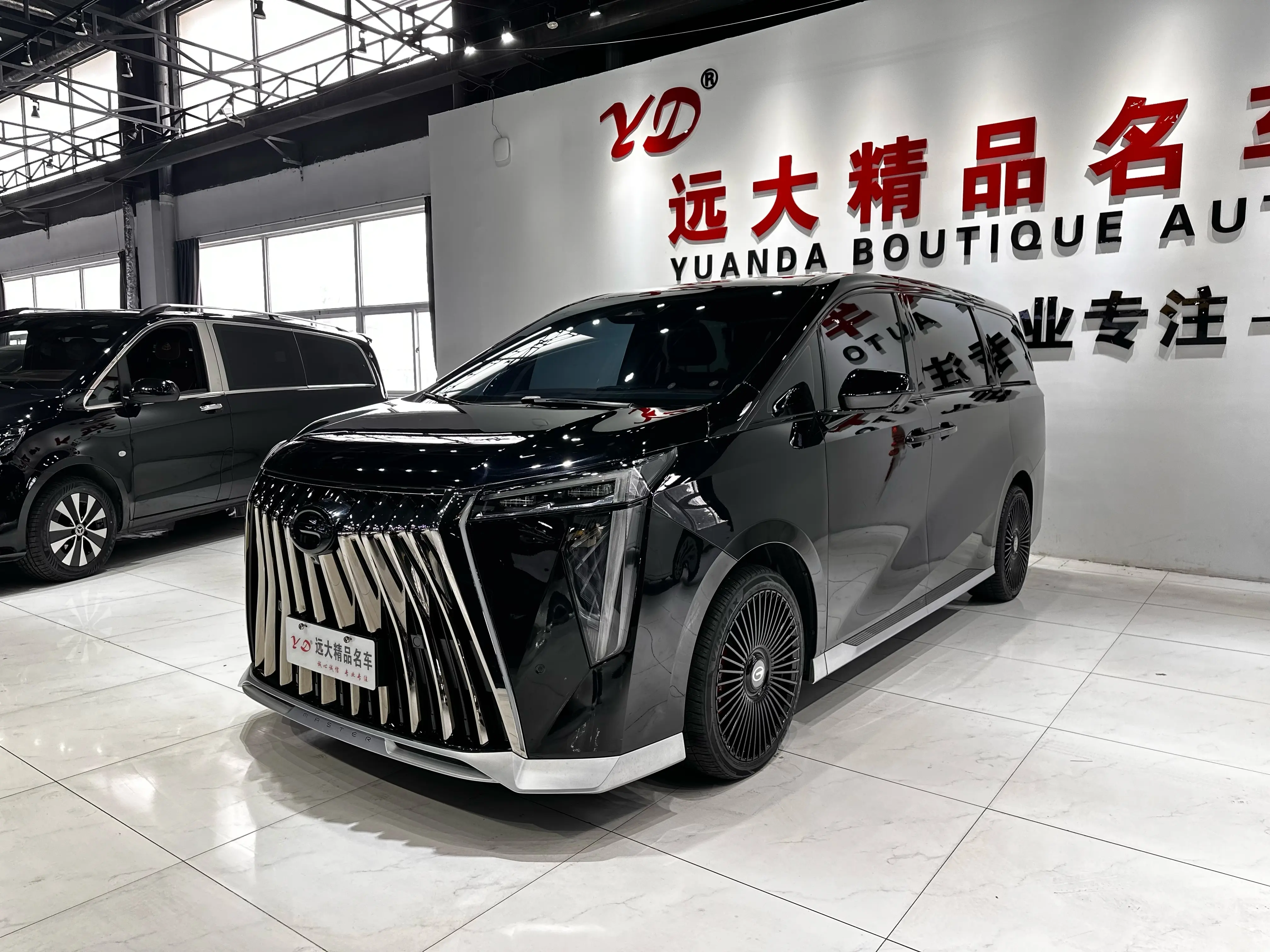 GAC Trumpchi M8  из Китая