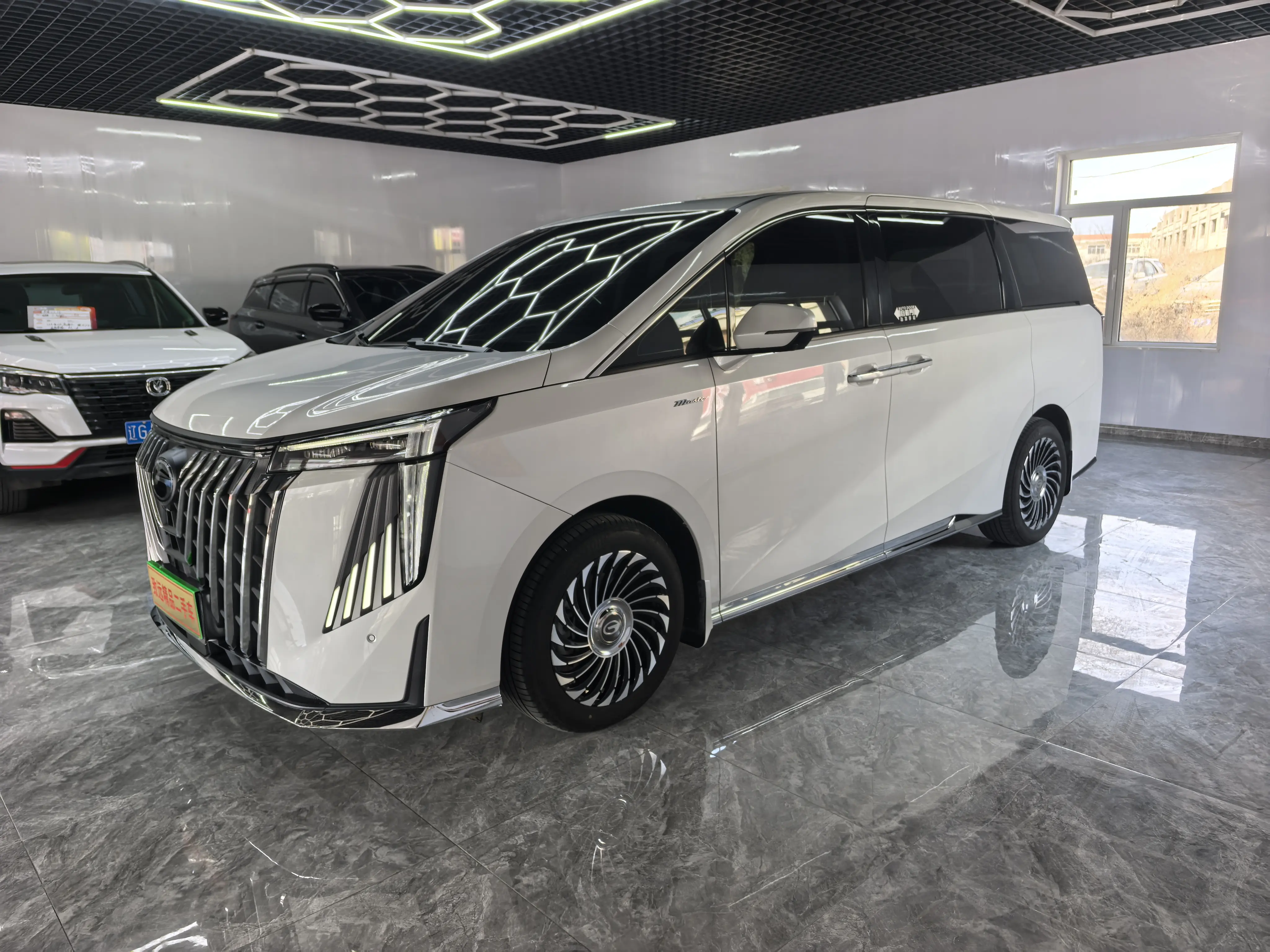 GAC Trumpchi M8  из Китая