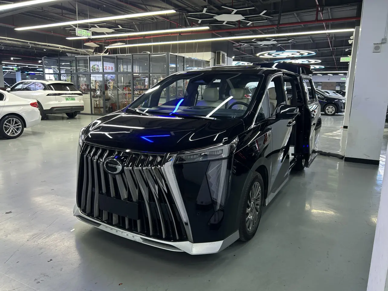 GAC Trumpchi M8  из Китая