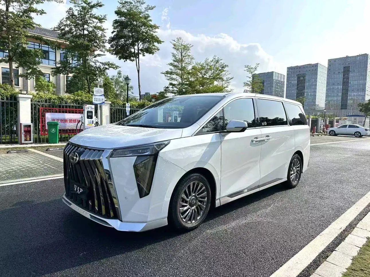 GAC Trumpchi M8  из Китая