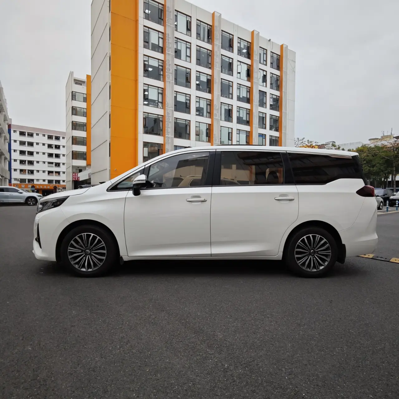 GAC Trumpchi M6  из Китая