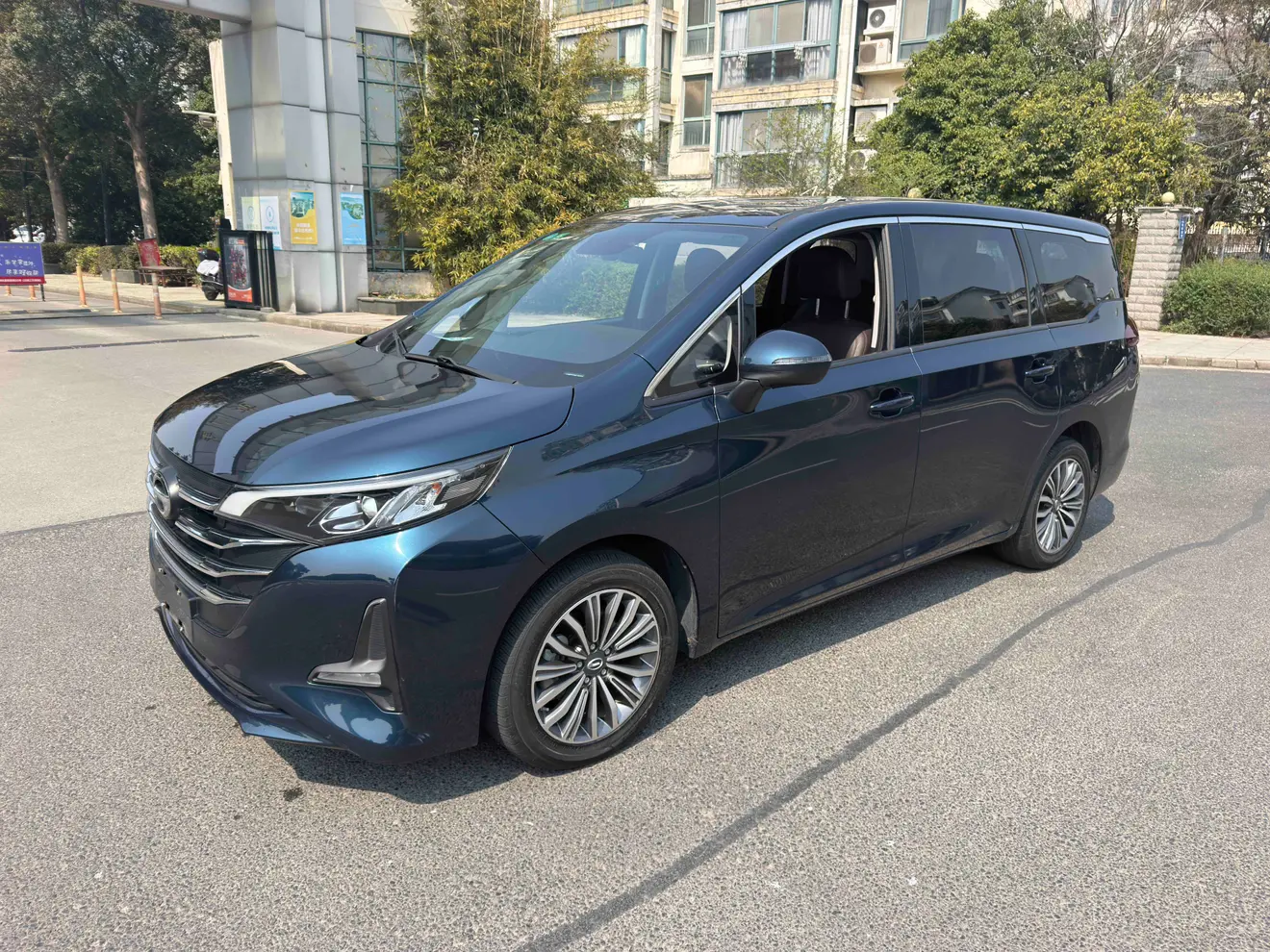 GAC Trumpchi M6  из Китая