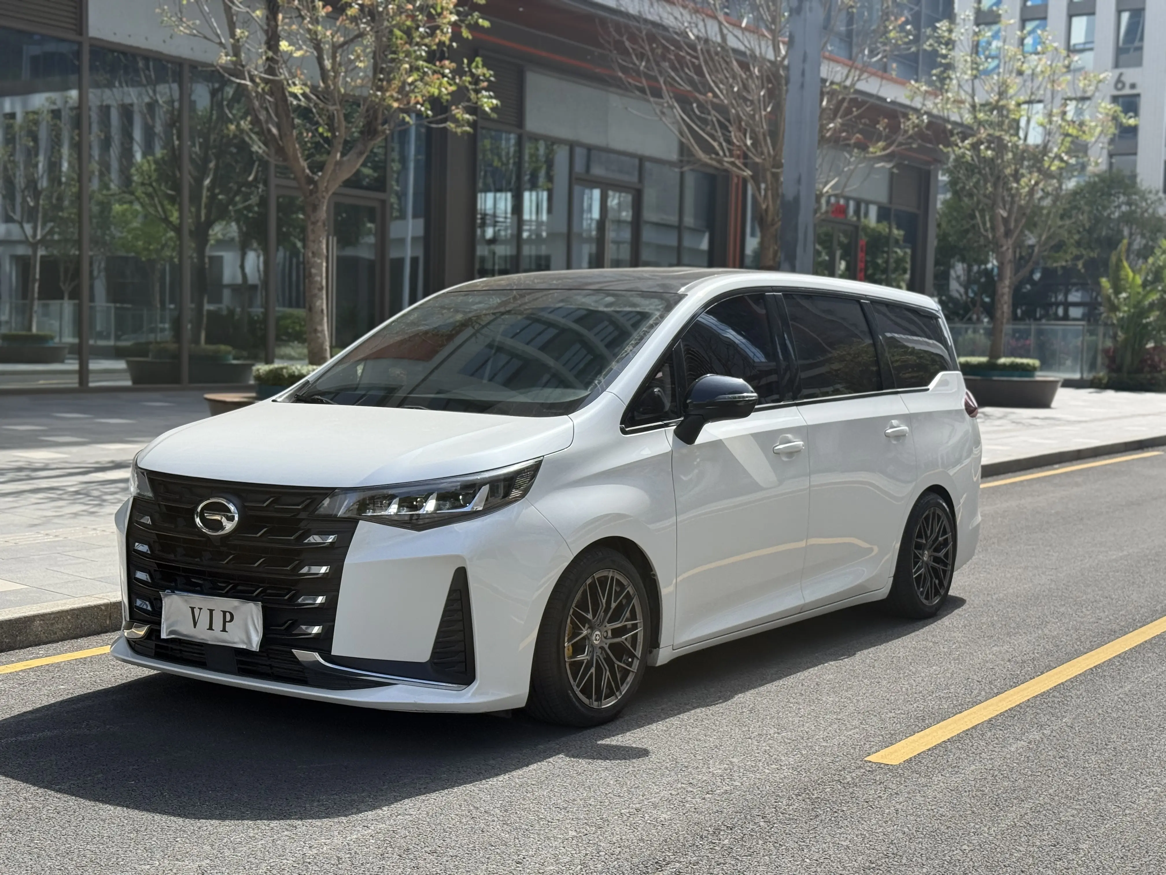 GAC Trumpchi M6  из Китая