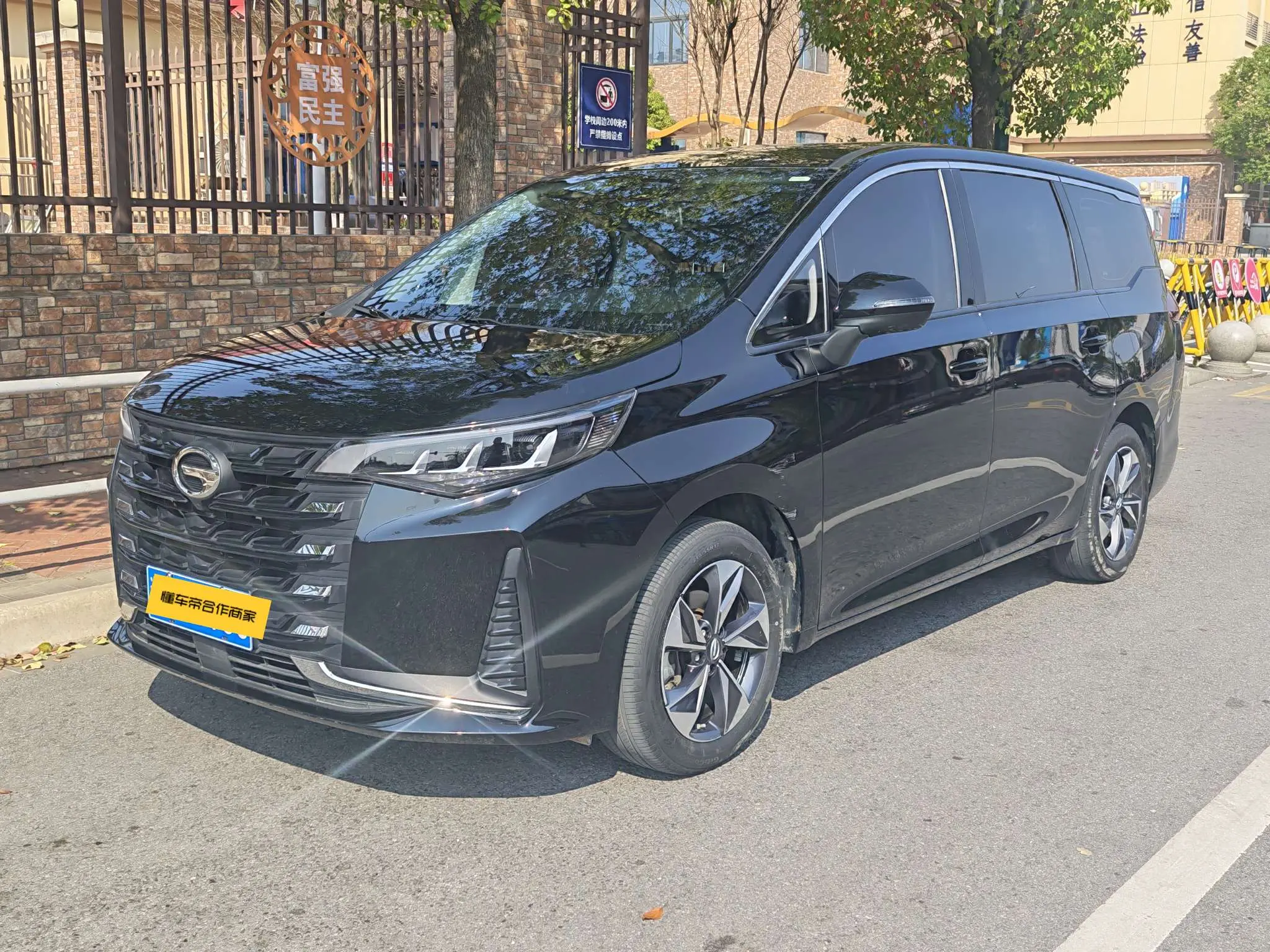 GAC Trumpchi M6  из Китая