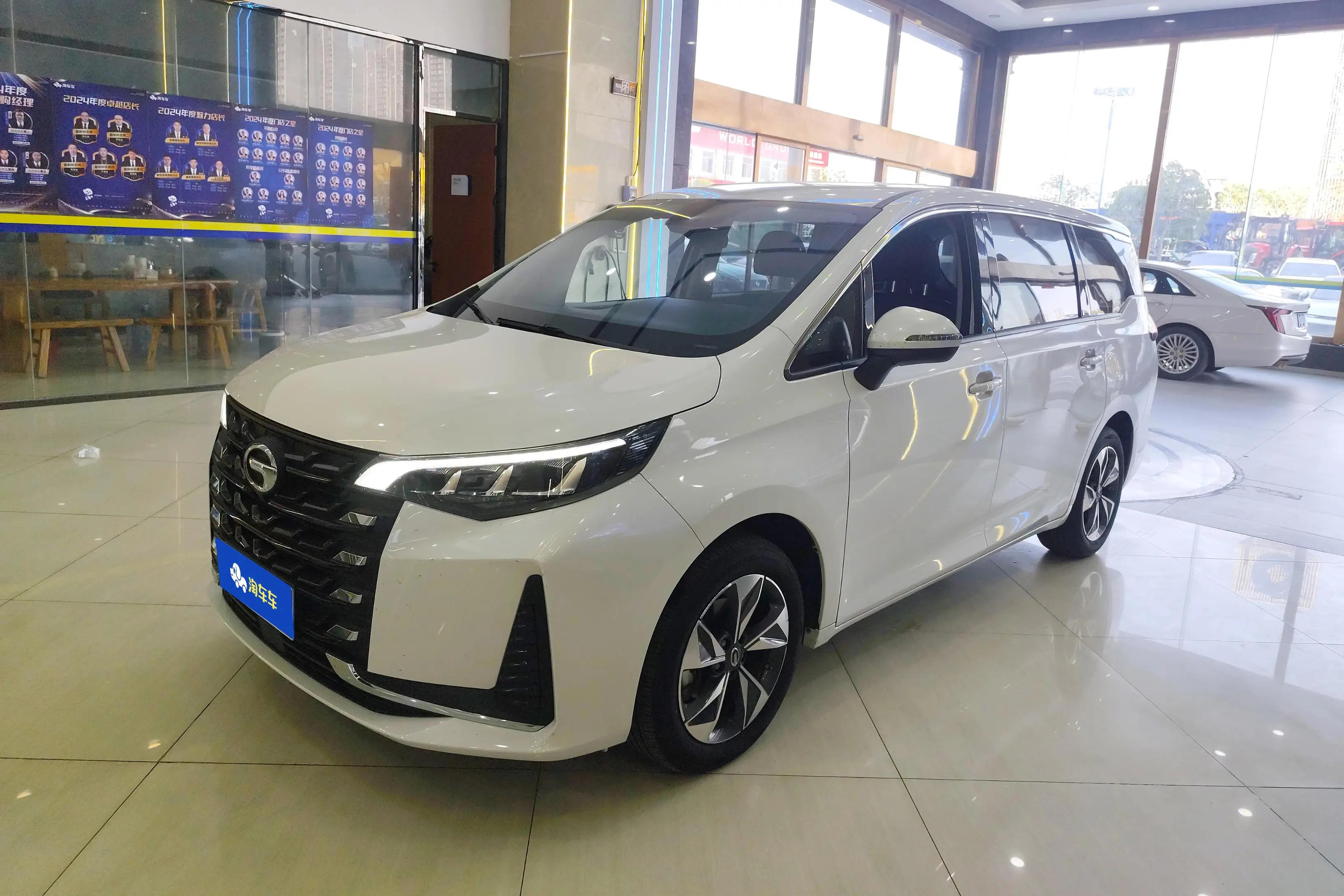 GAC Trumpchi M6  из Китая