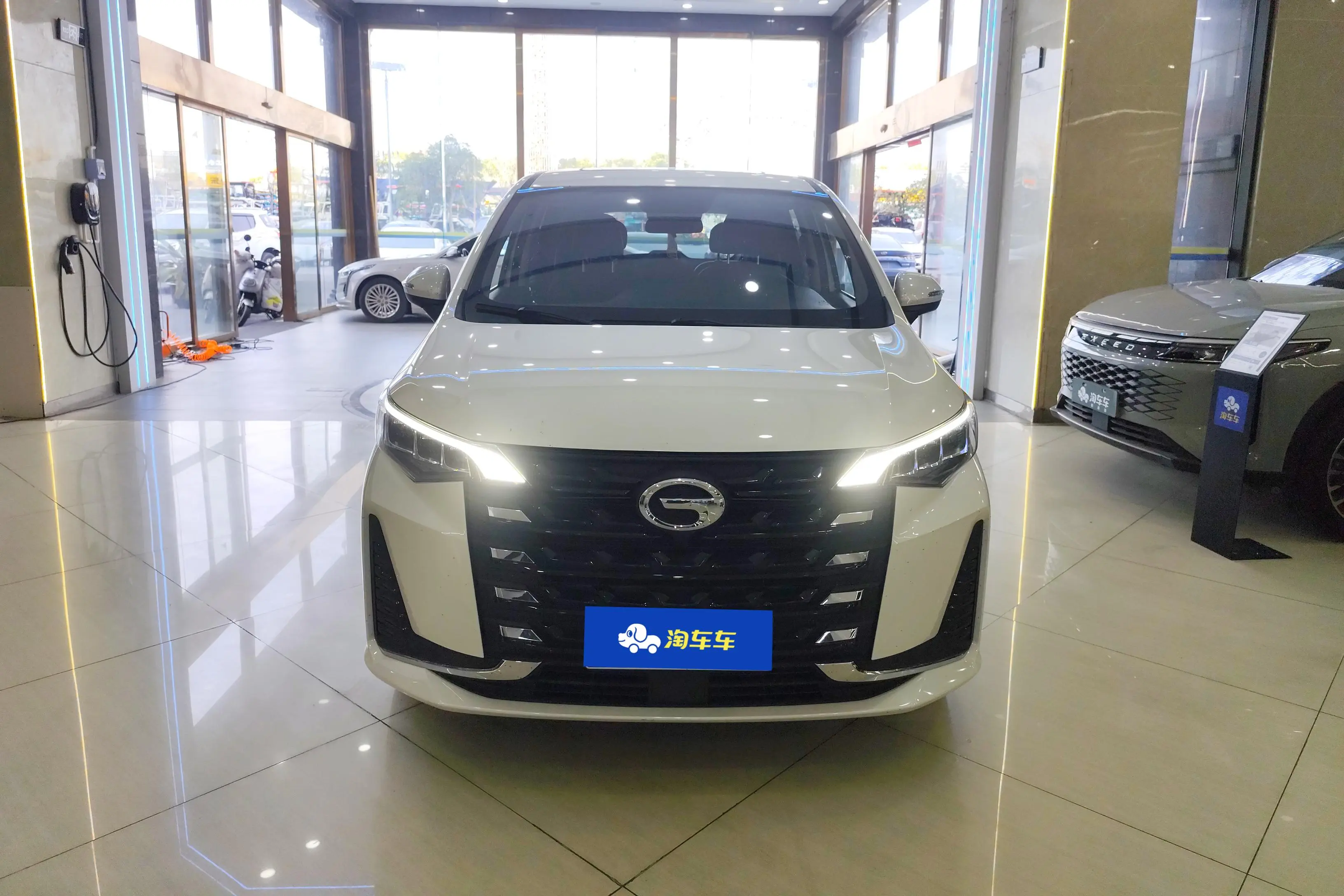 GAC Trumpchi M6  из Китая