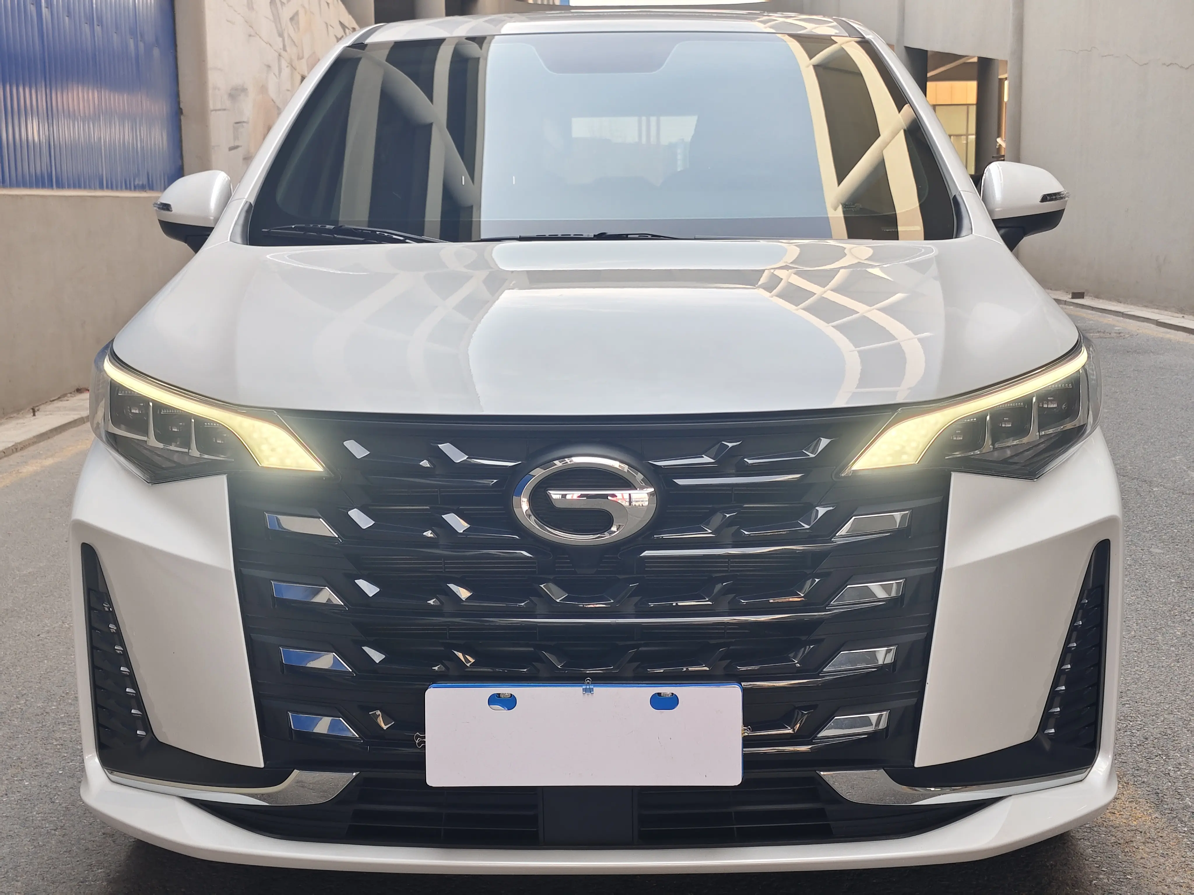 GAC Trumpchi M6  из Китая