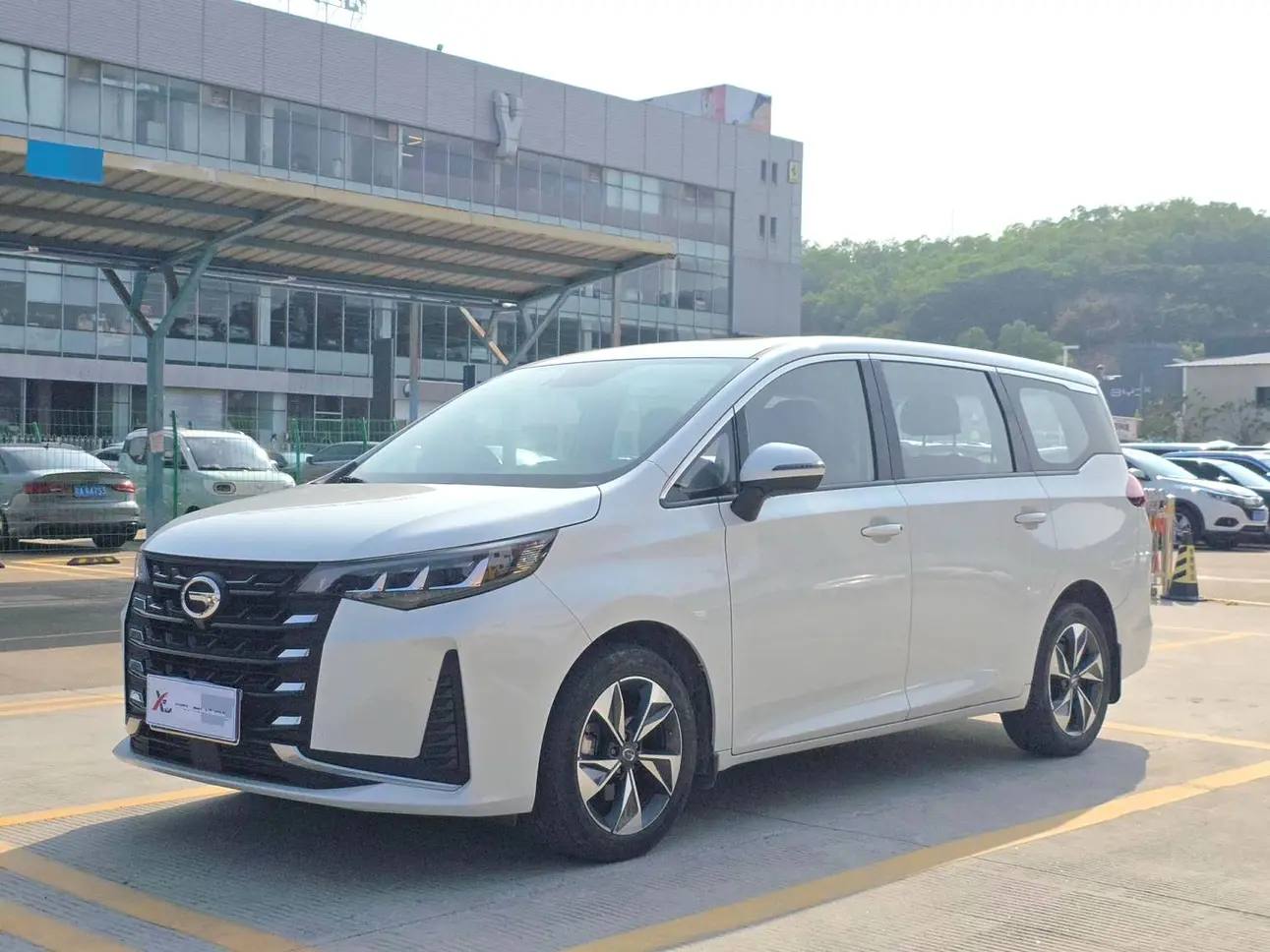 GAC Trumpchi M6  из Китая