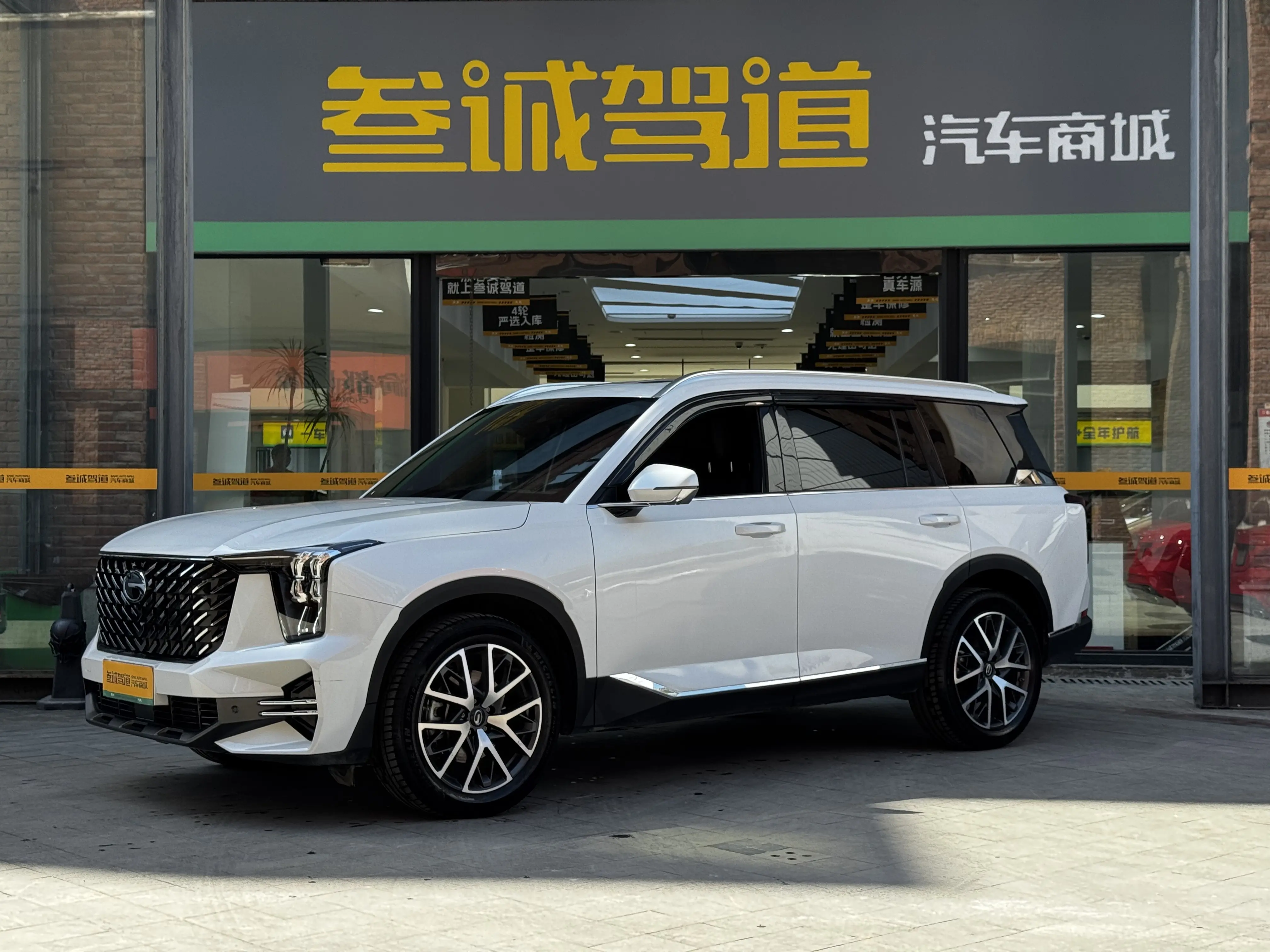 GAC Trumpchi GS8  из Китая