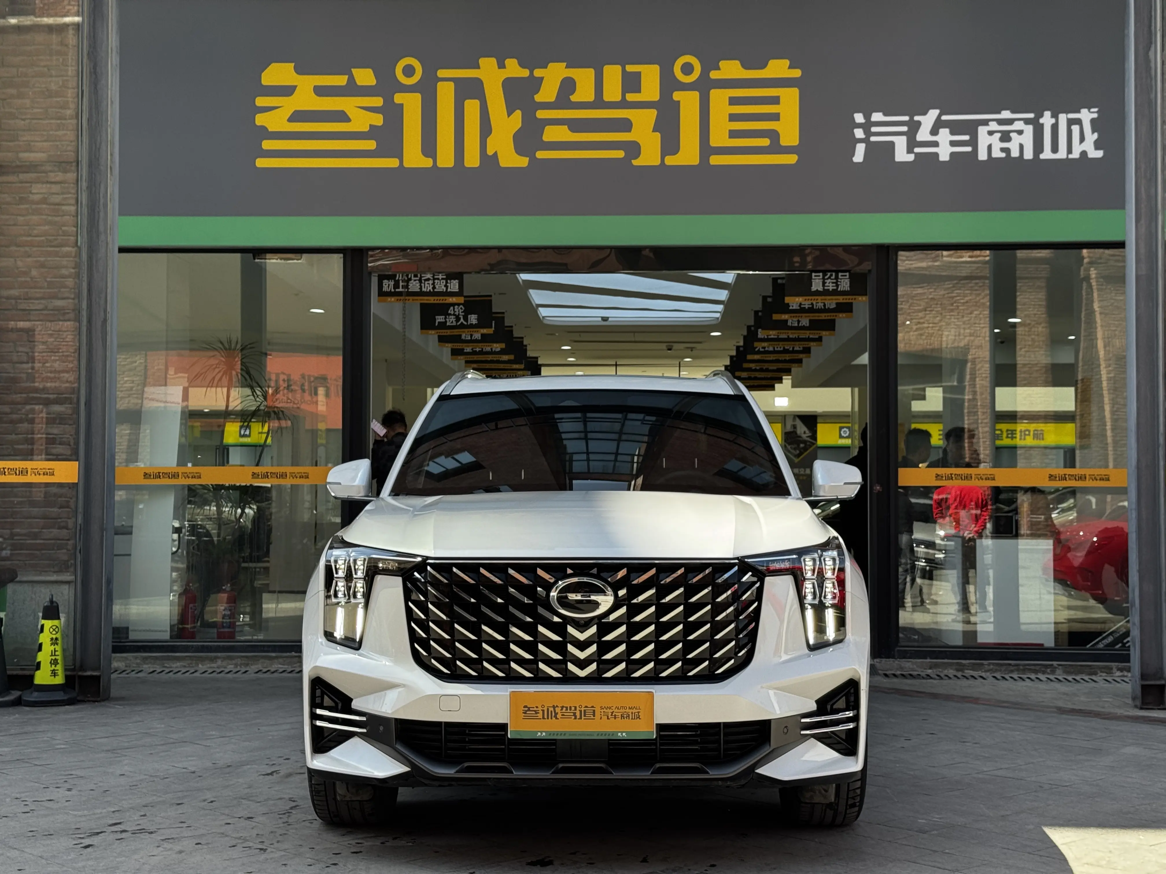 GAC Trumpchi GS8  из Китая