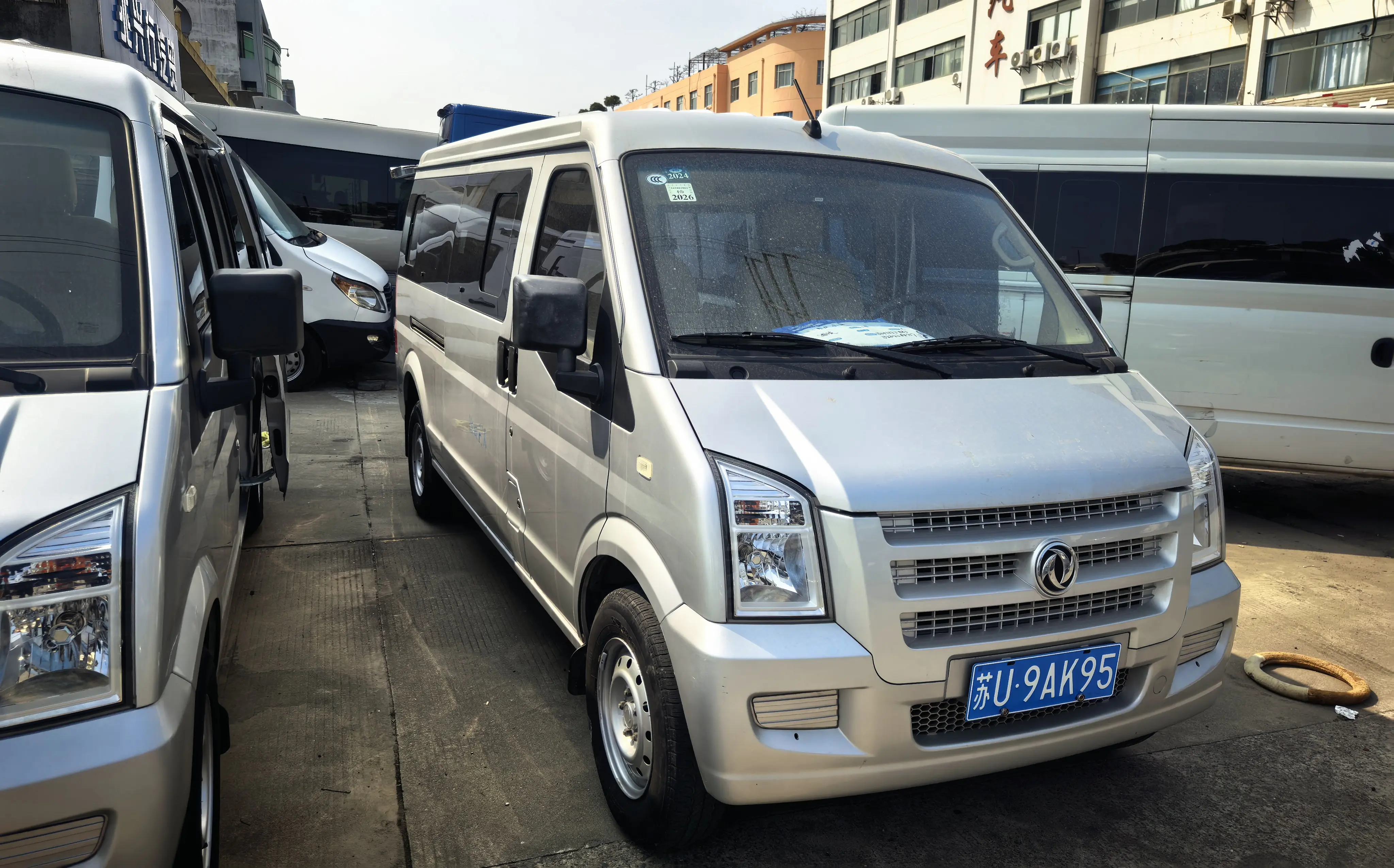 Dongfeng Xiaokang C36  из Китая