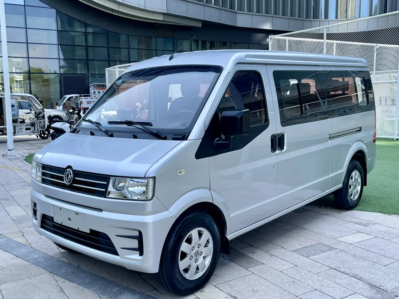 Dongfeng Xiaokang C56  из Китая