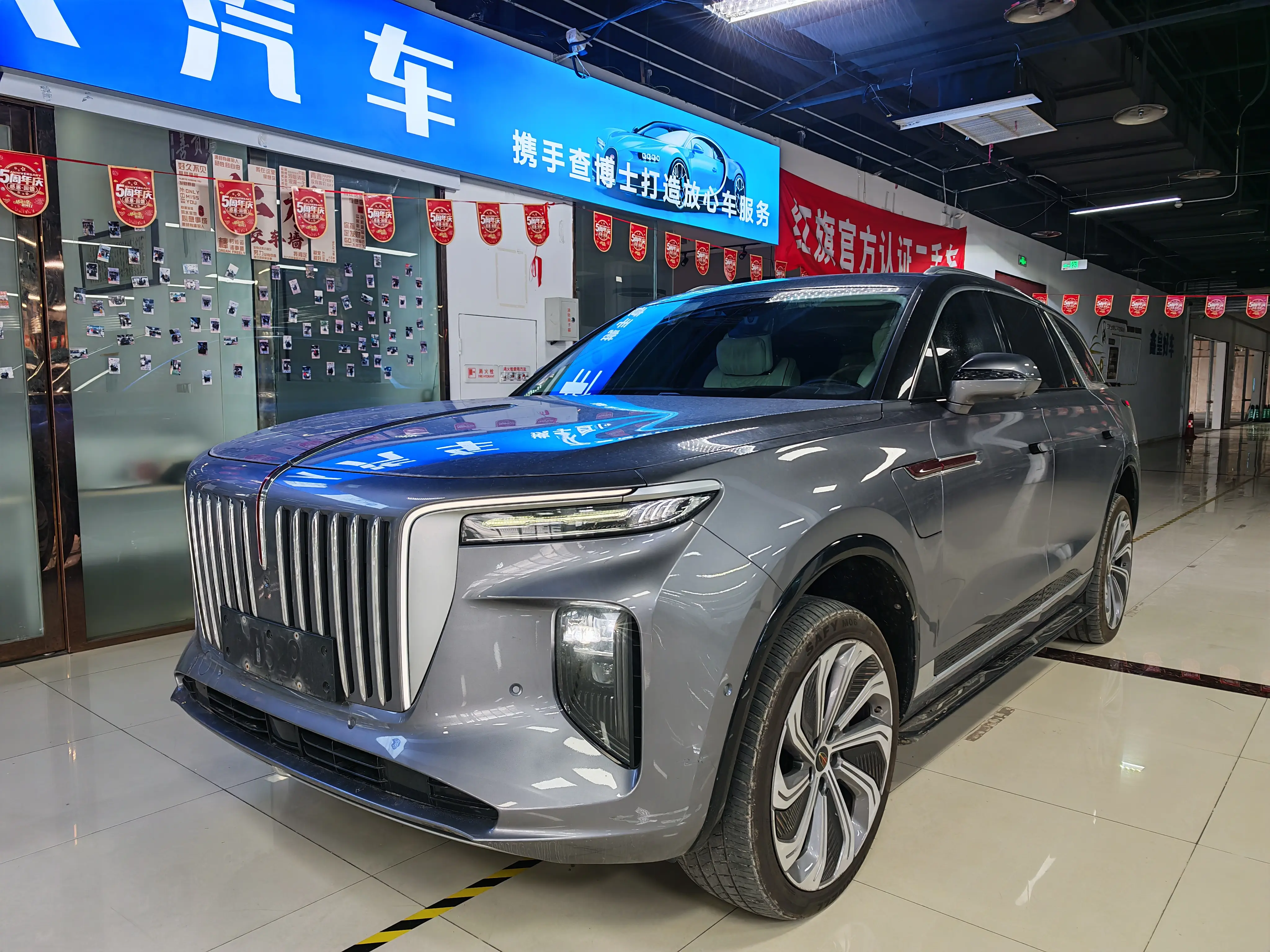 Hongqi E-HS9  из Китая