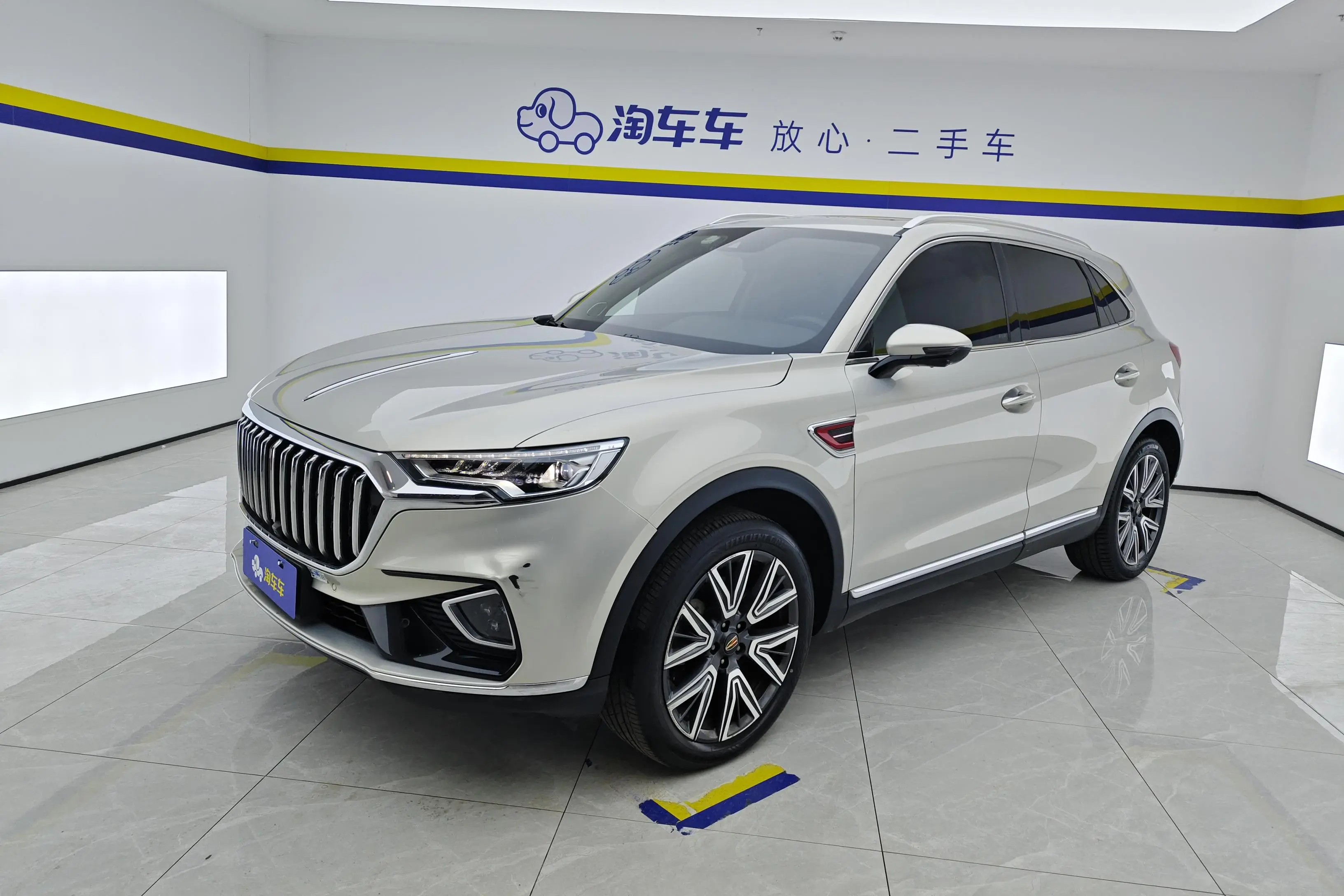 Hongqi HS5  из Китая