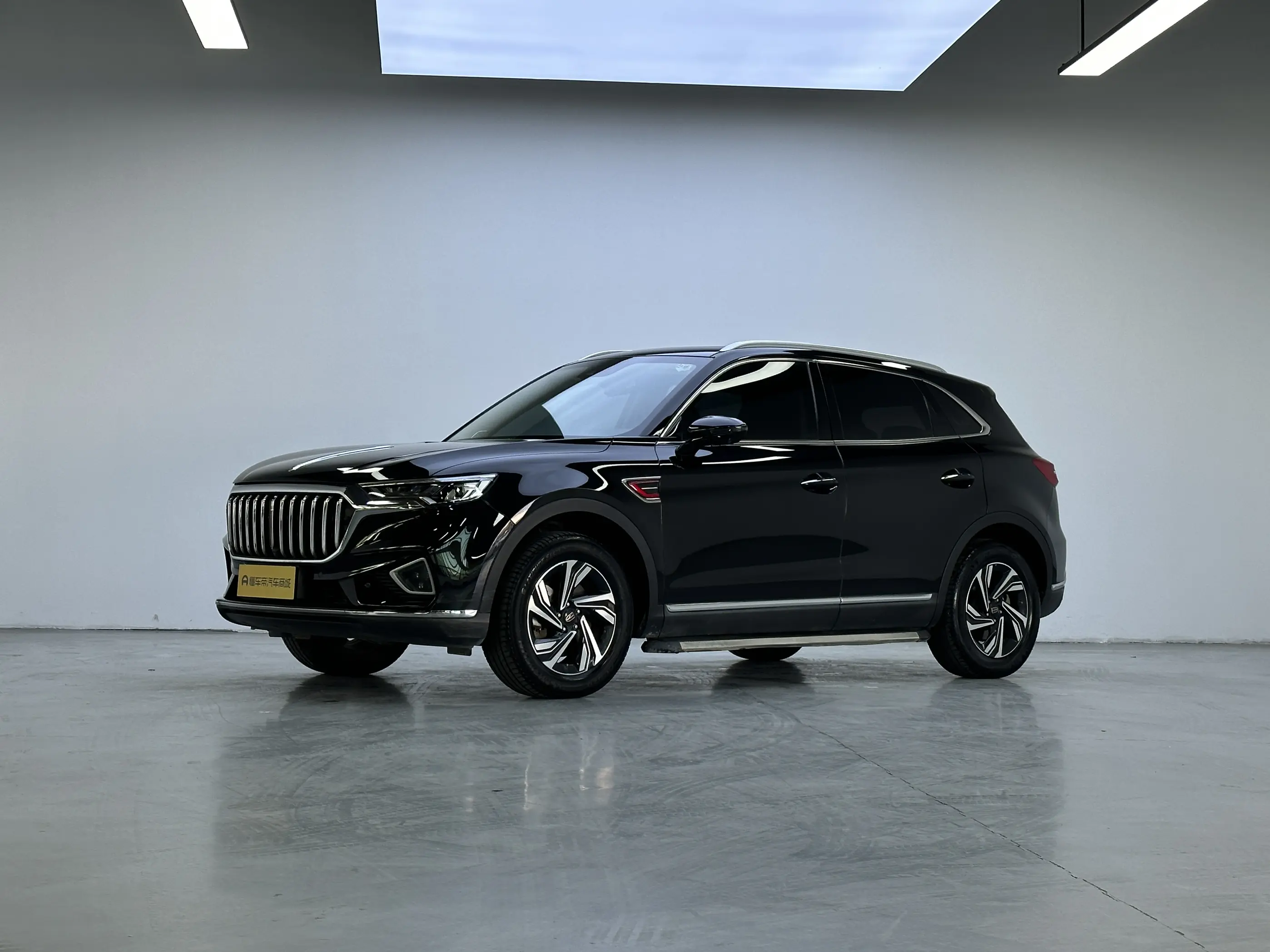 Hongqi HS5  из Китая