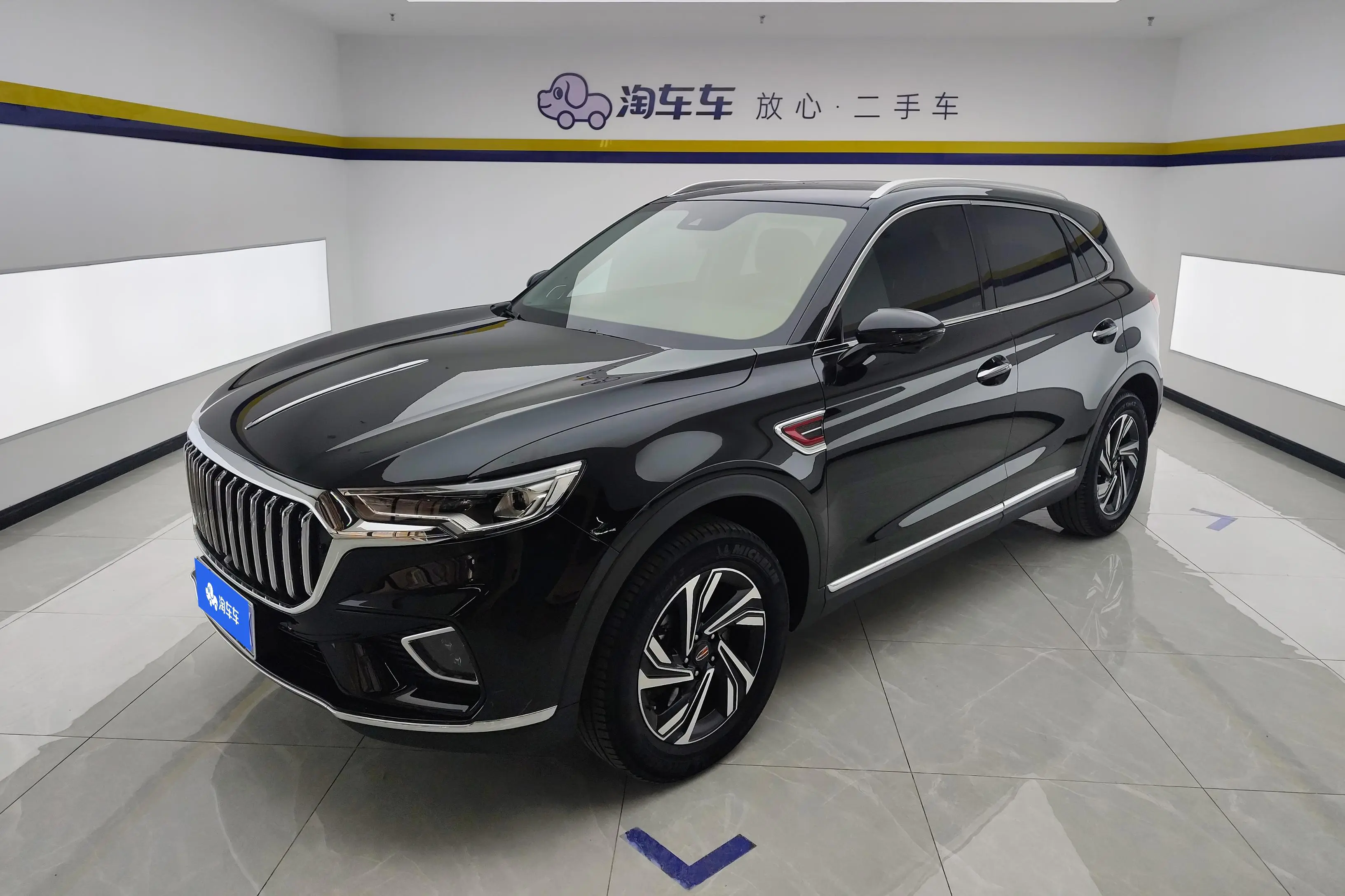 Hongqi HS5  из Китая