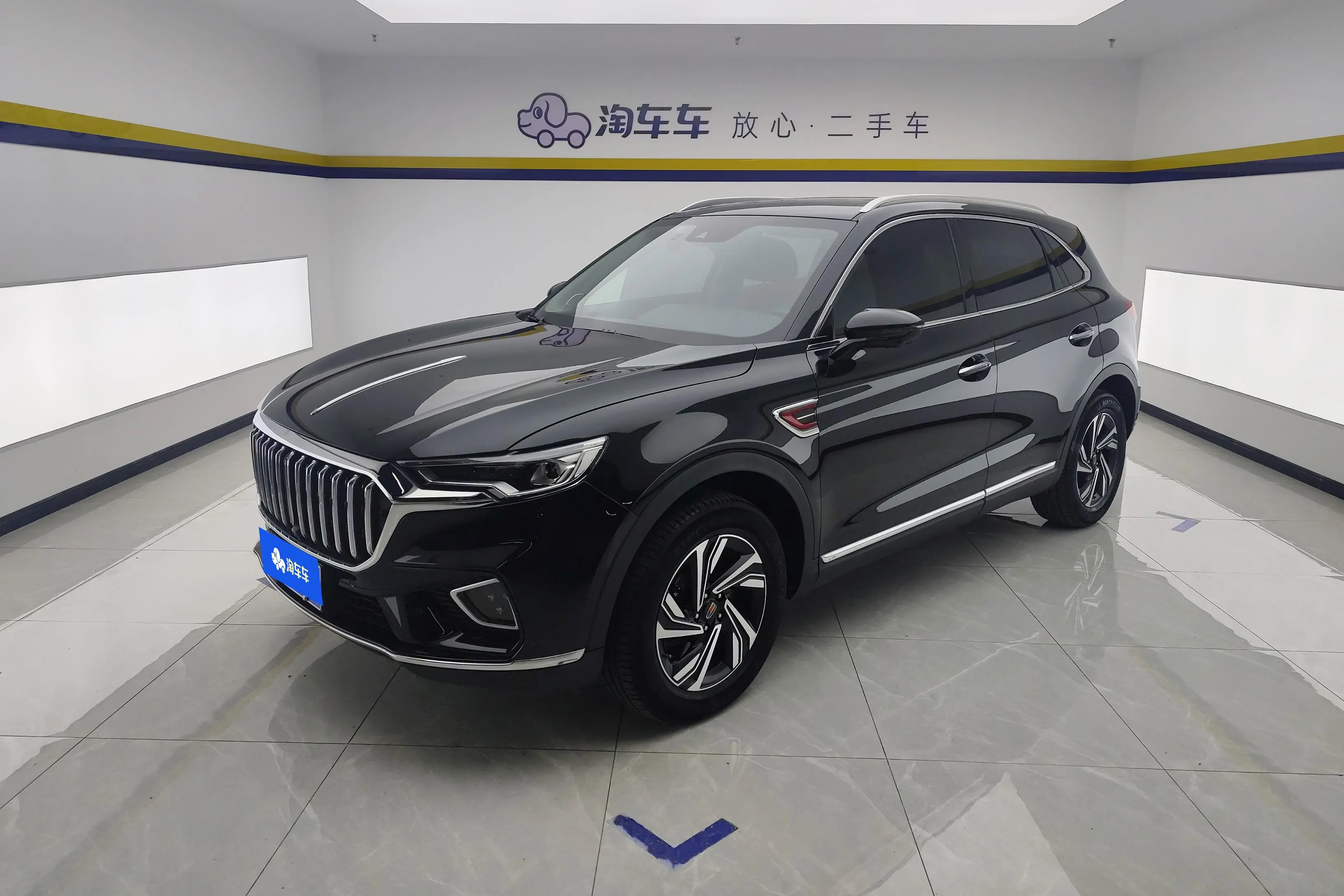 Hongqi HS5  из Китая