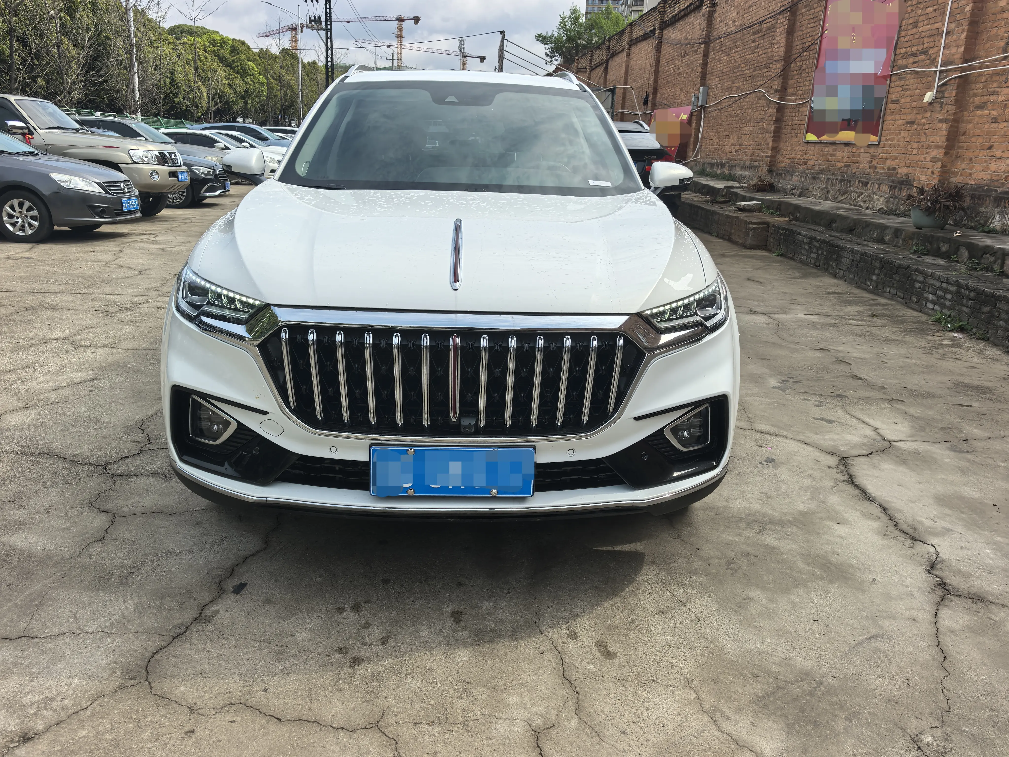 Hongqi HS5  из Китая
