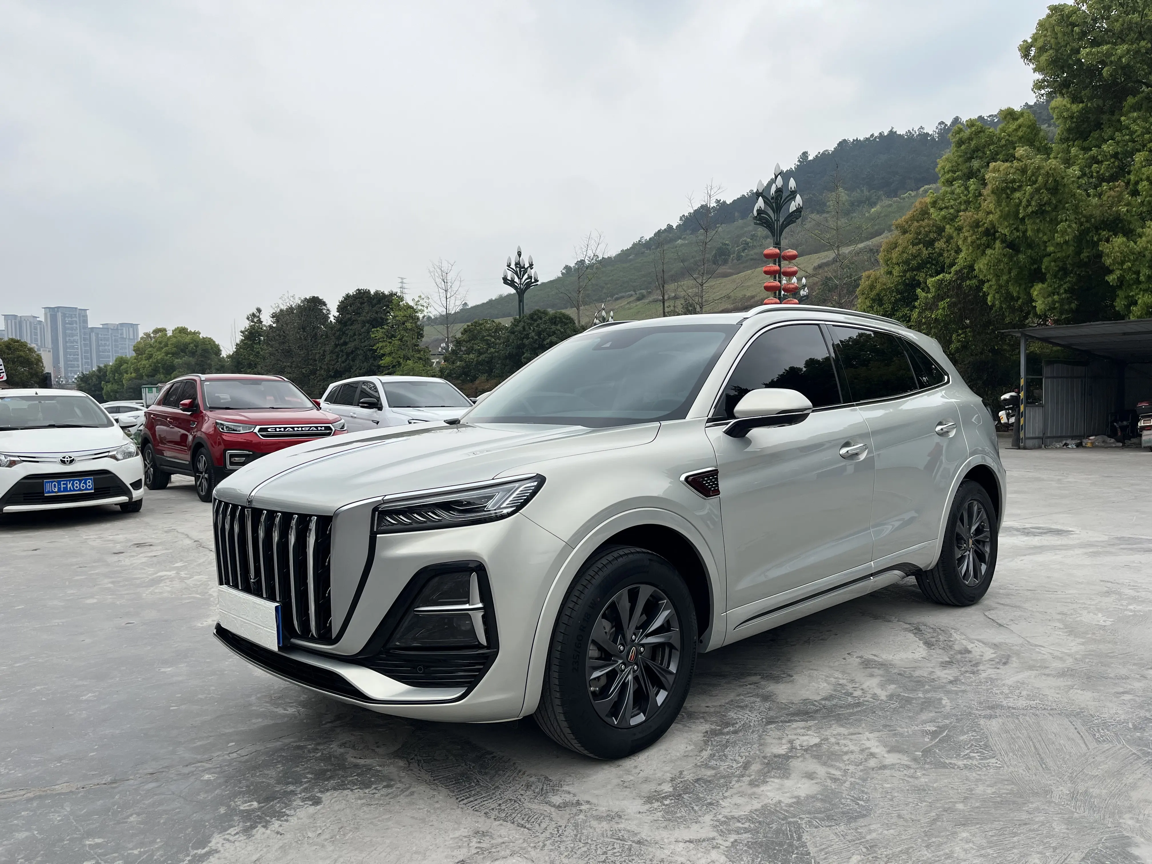 Hongqi HS5  из Китая