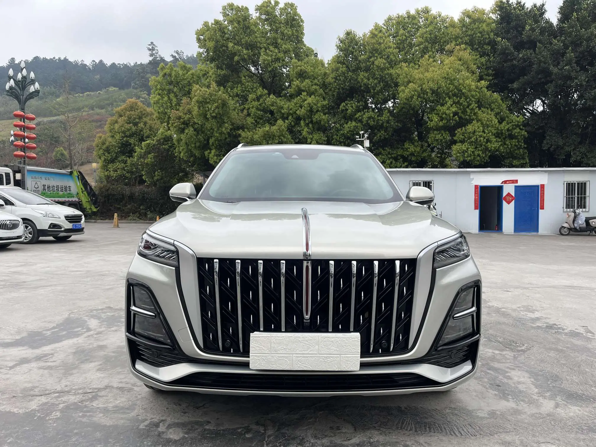 Hongqi HS5  из Китая