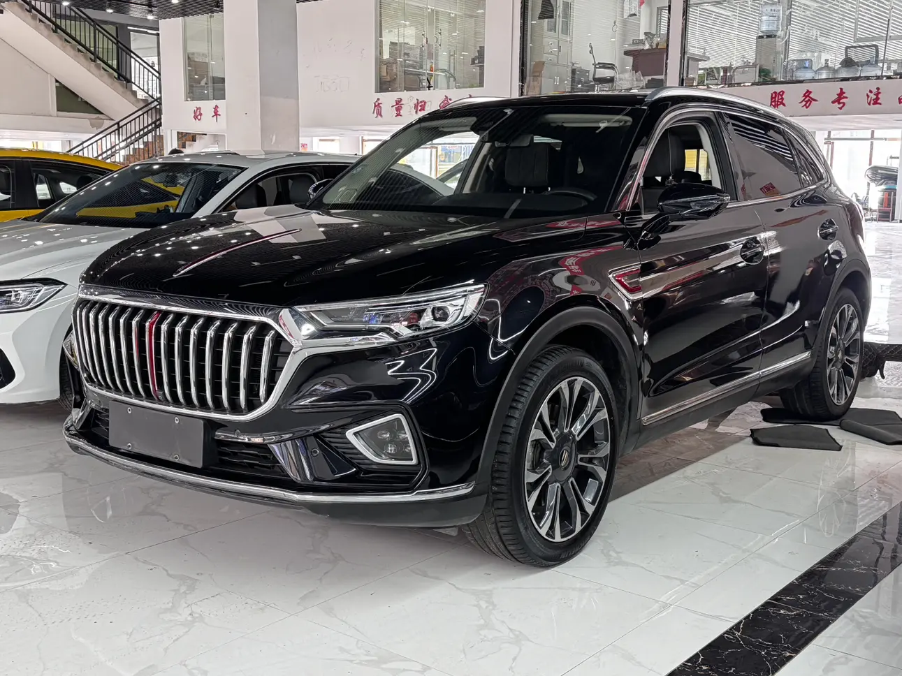 Hongqi HS5  из Китая