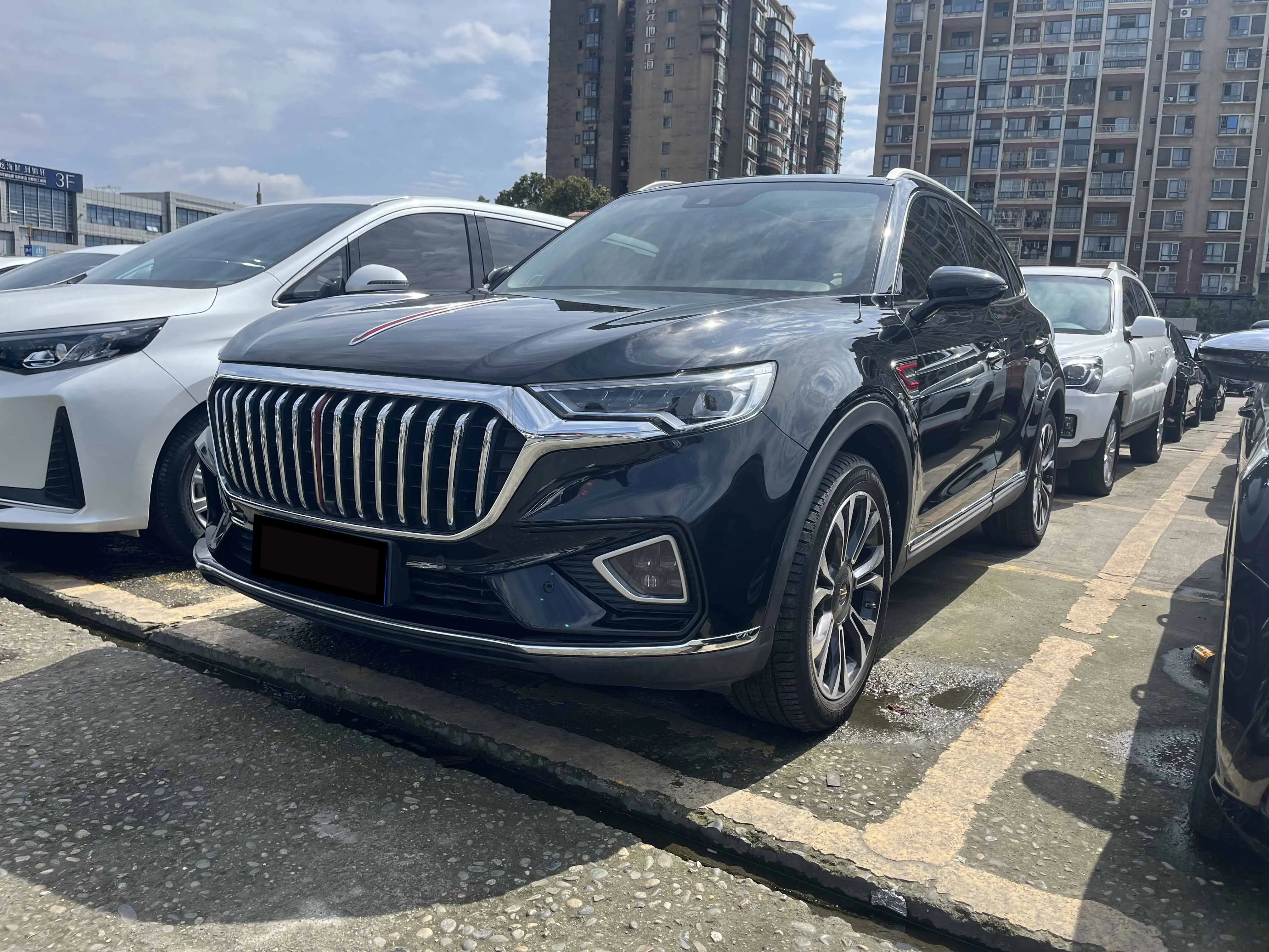 Hongqi HS5  из Китая
