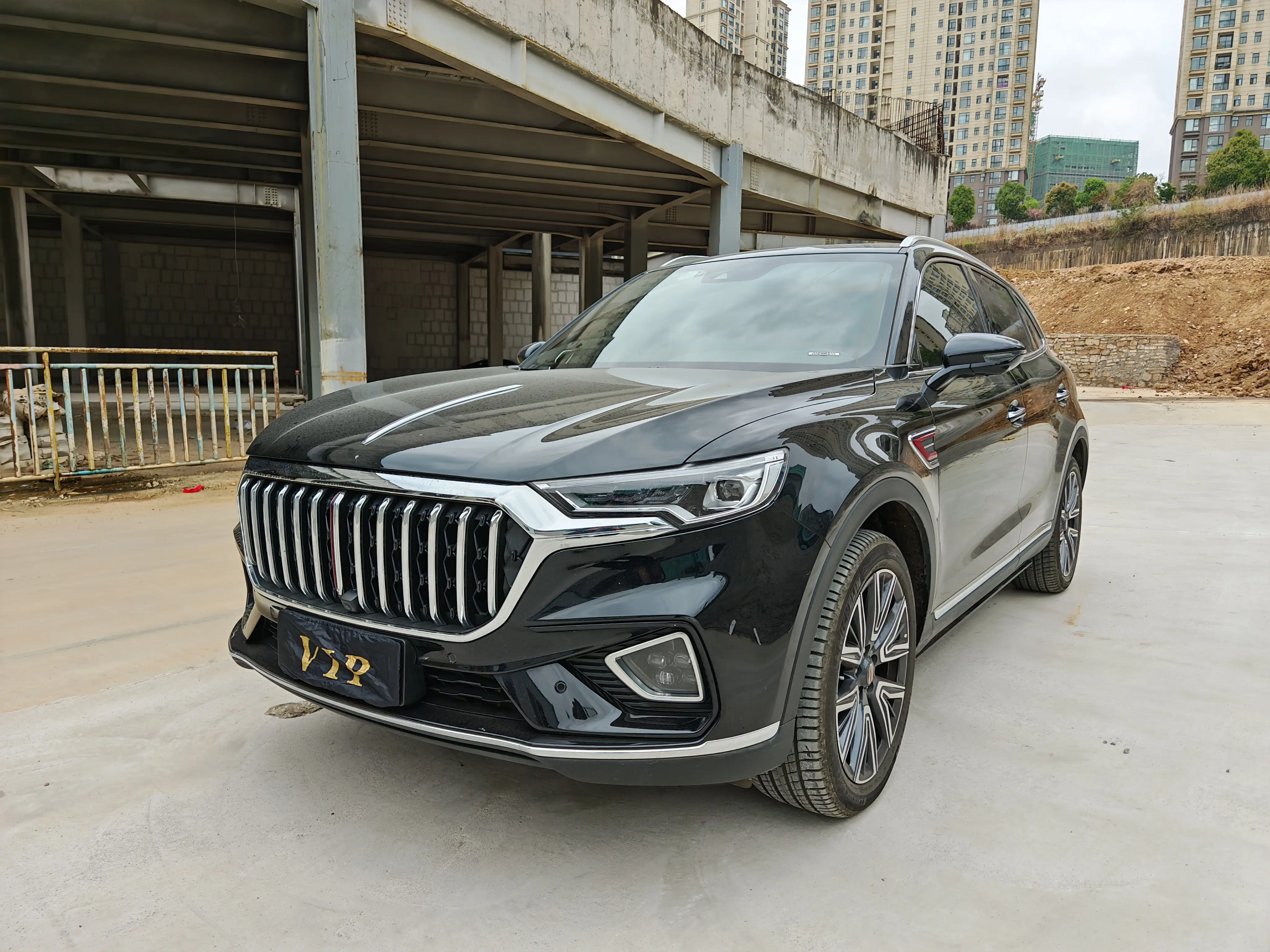 Hongqi HS5  из Китая