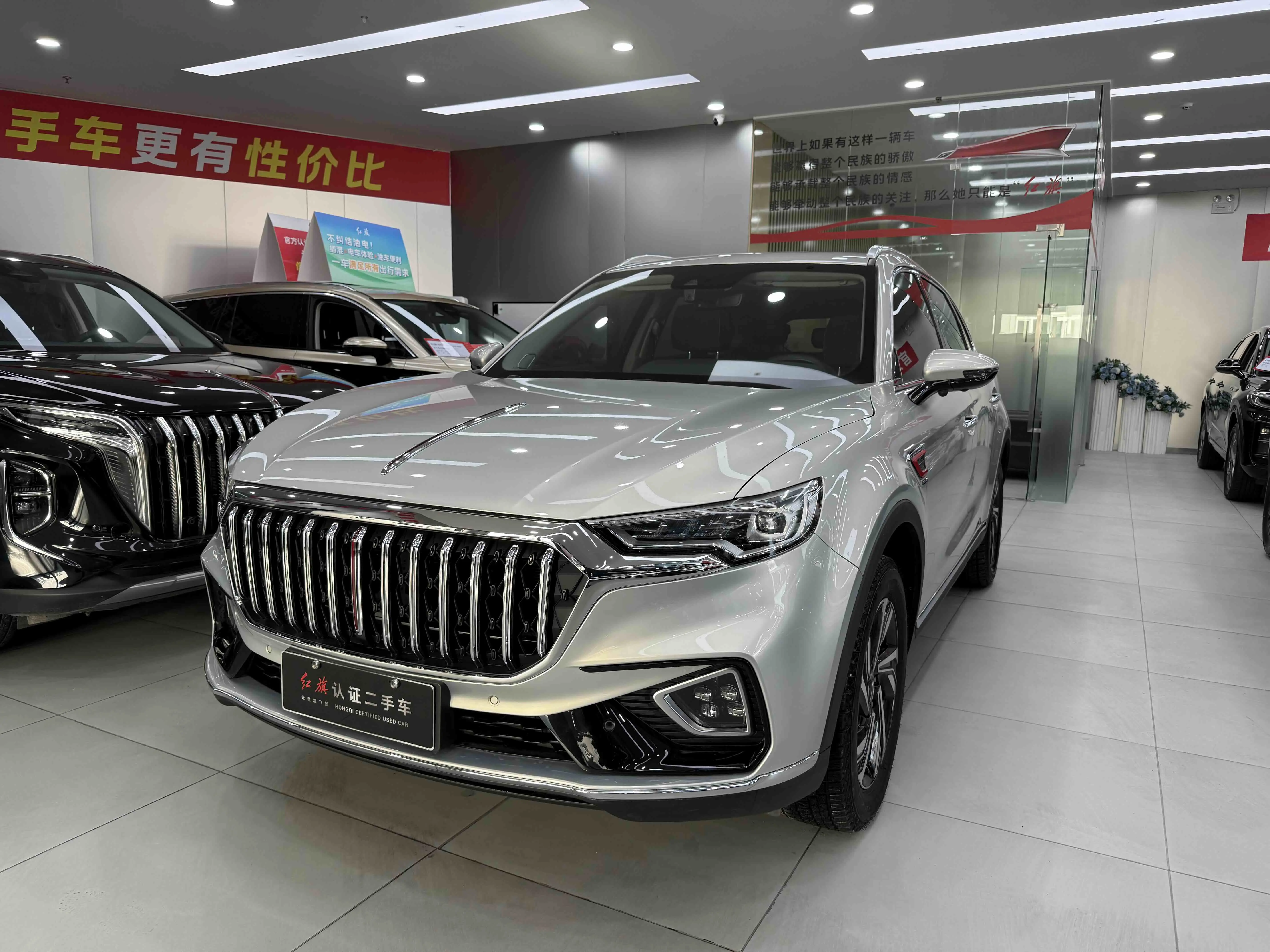 Hongqi HS5  из Китая