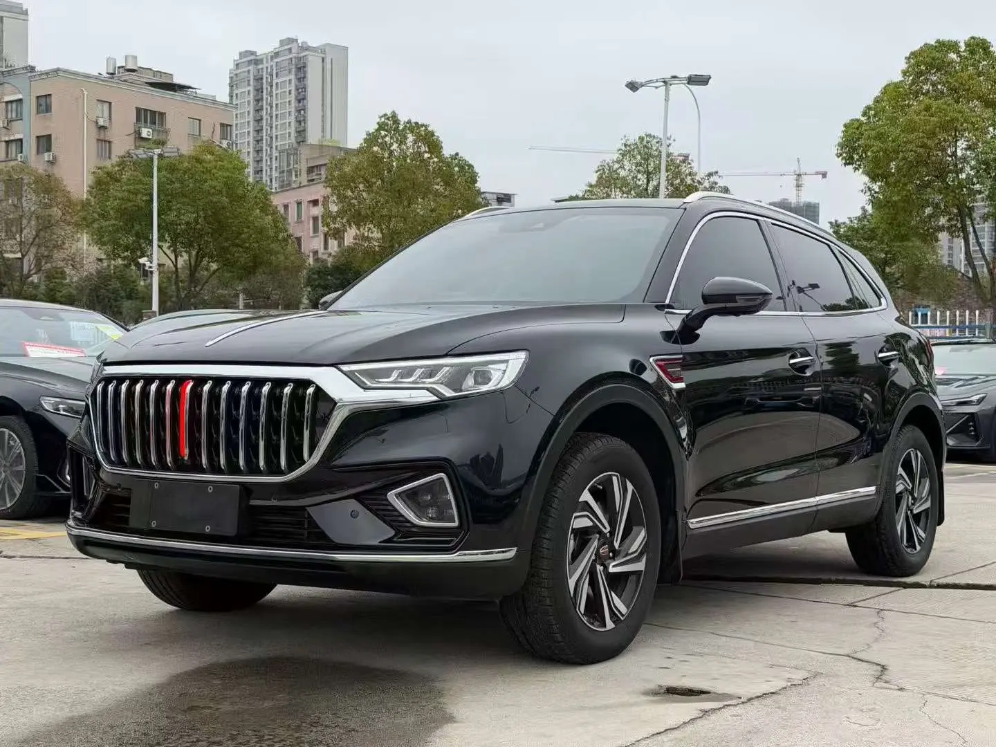 Hongqi HS5  из Китая