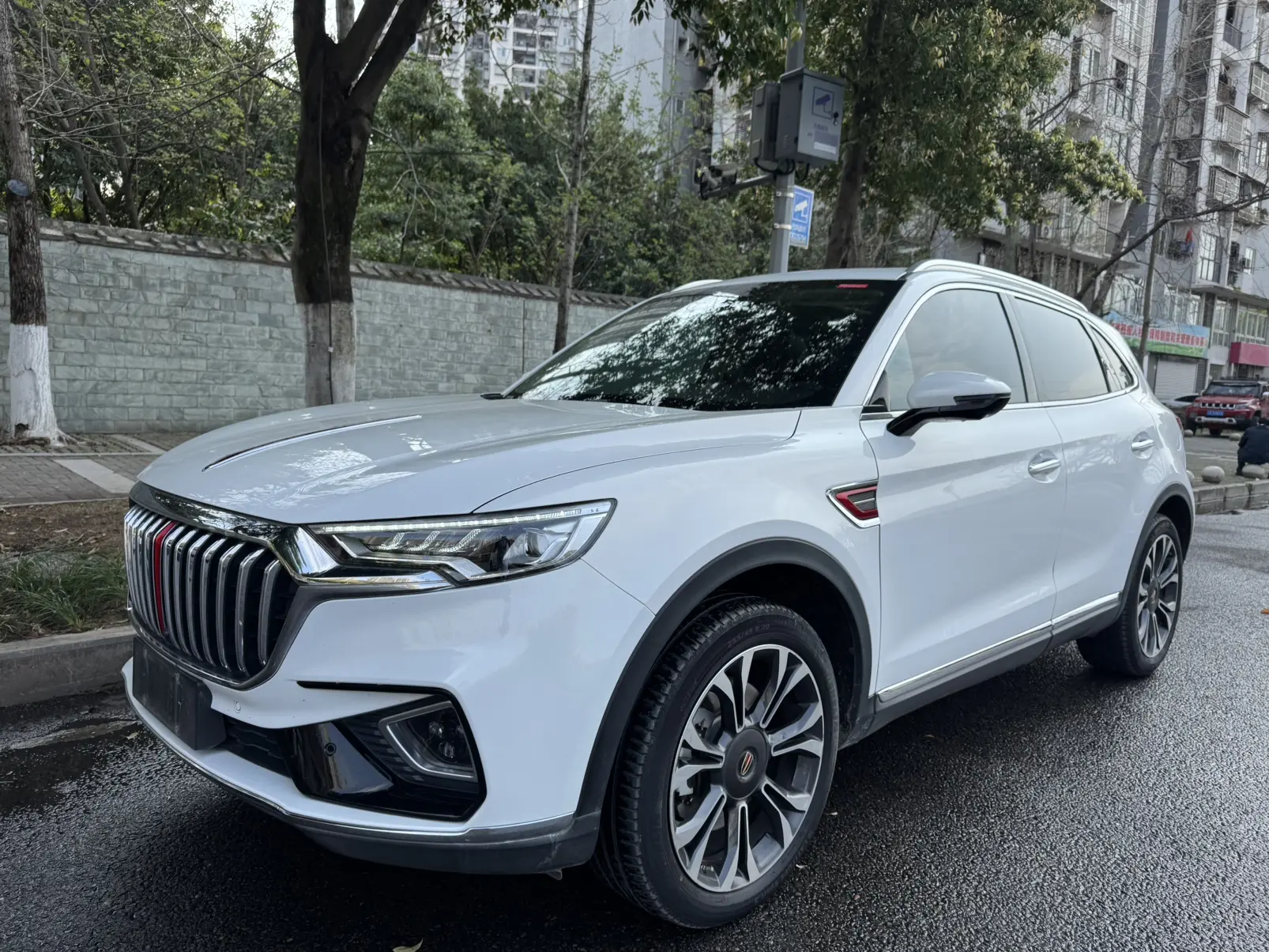 Hongqi HS5  из Китая