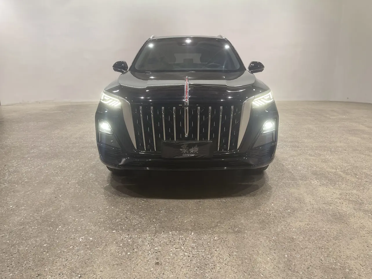 Hongqi HS5  из Китая