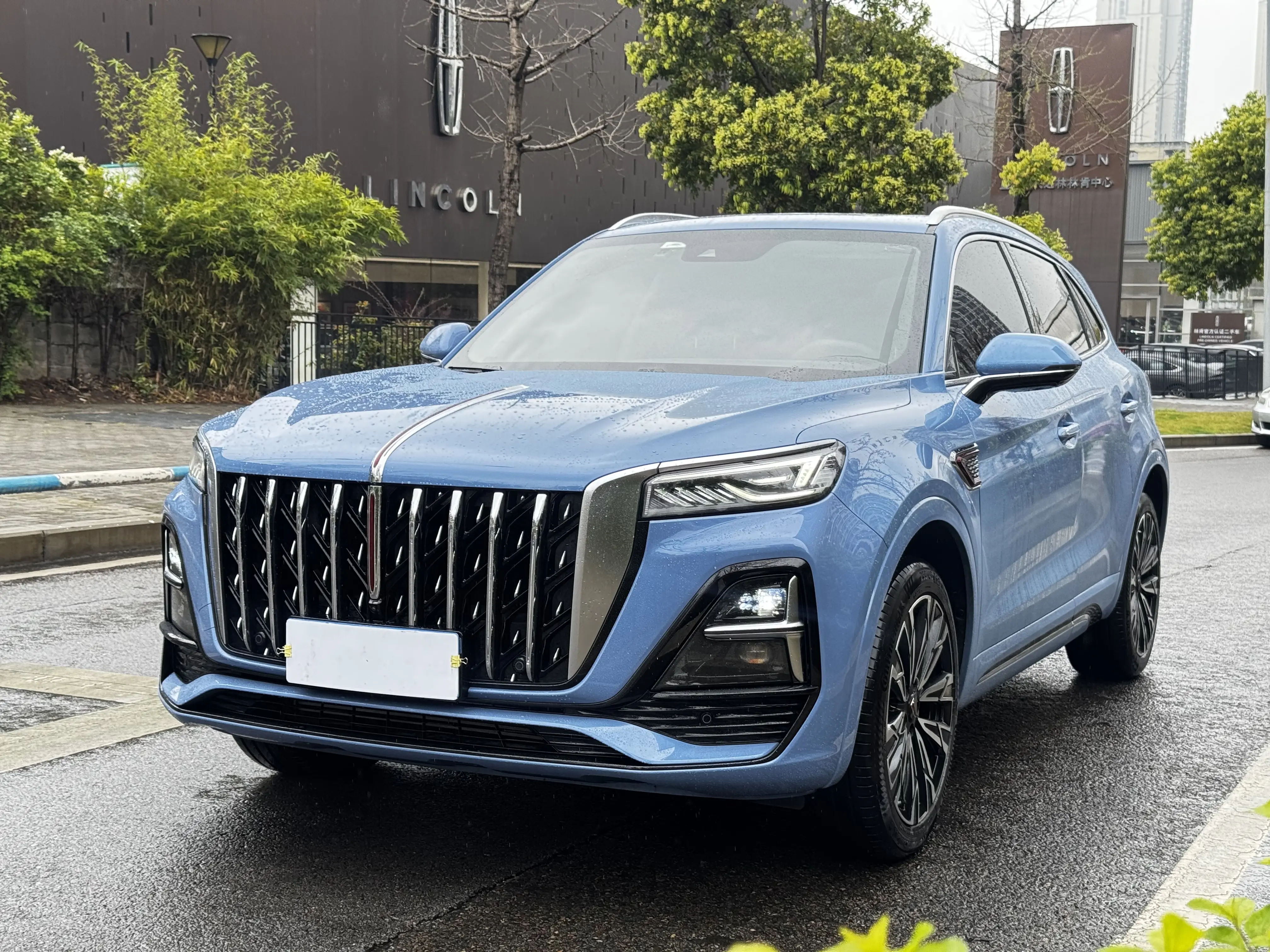 Hongqi HS5  из Китая