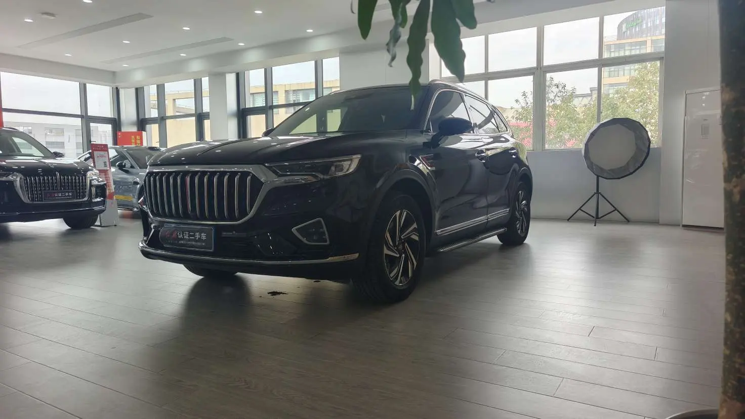 Hongqi HS5  из Китая