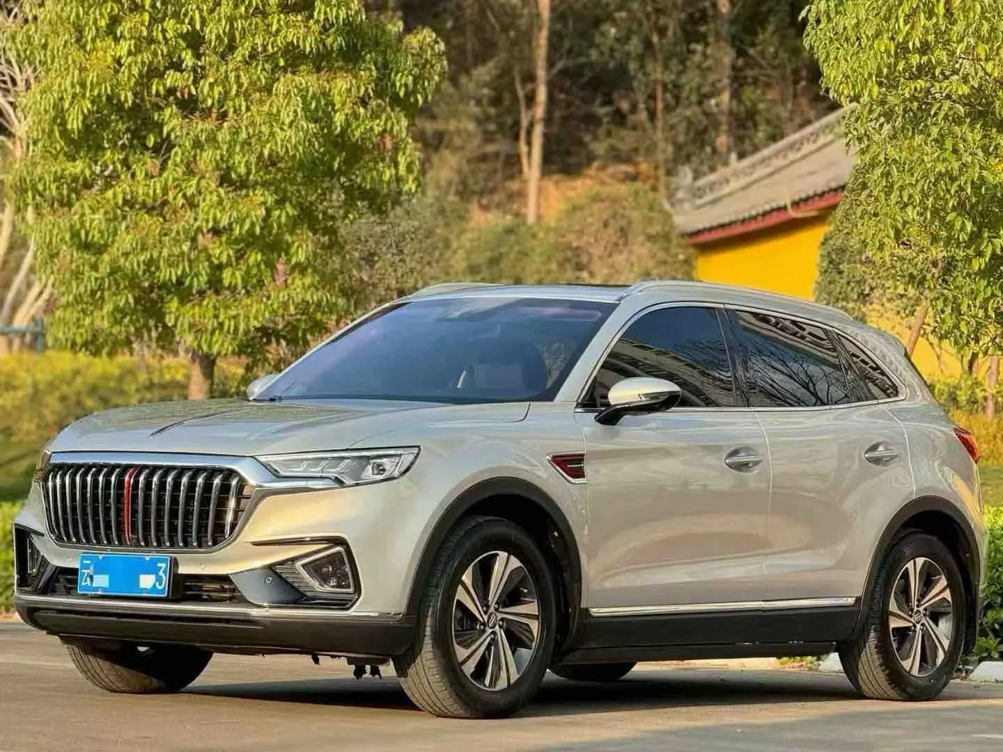 Hongqi HS5  из Китая