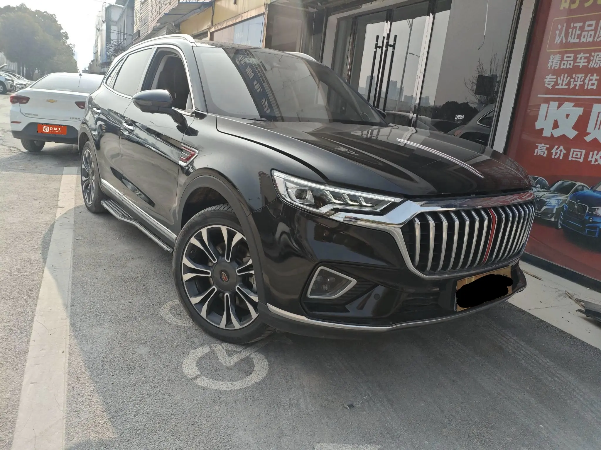 Hongqi HS5  из Китая