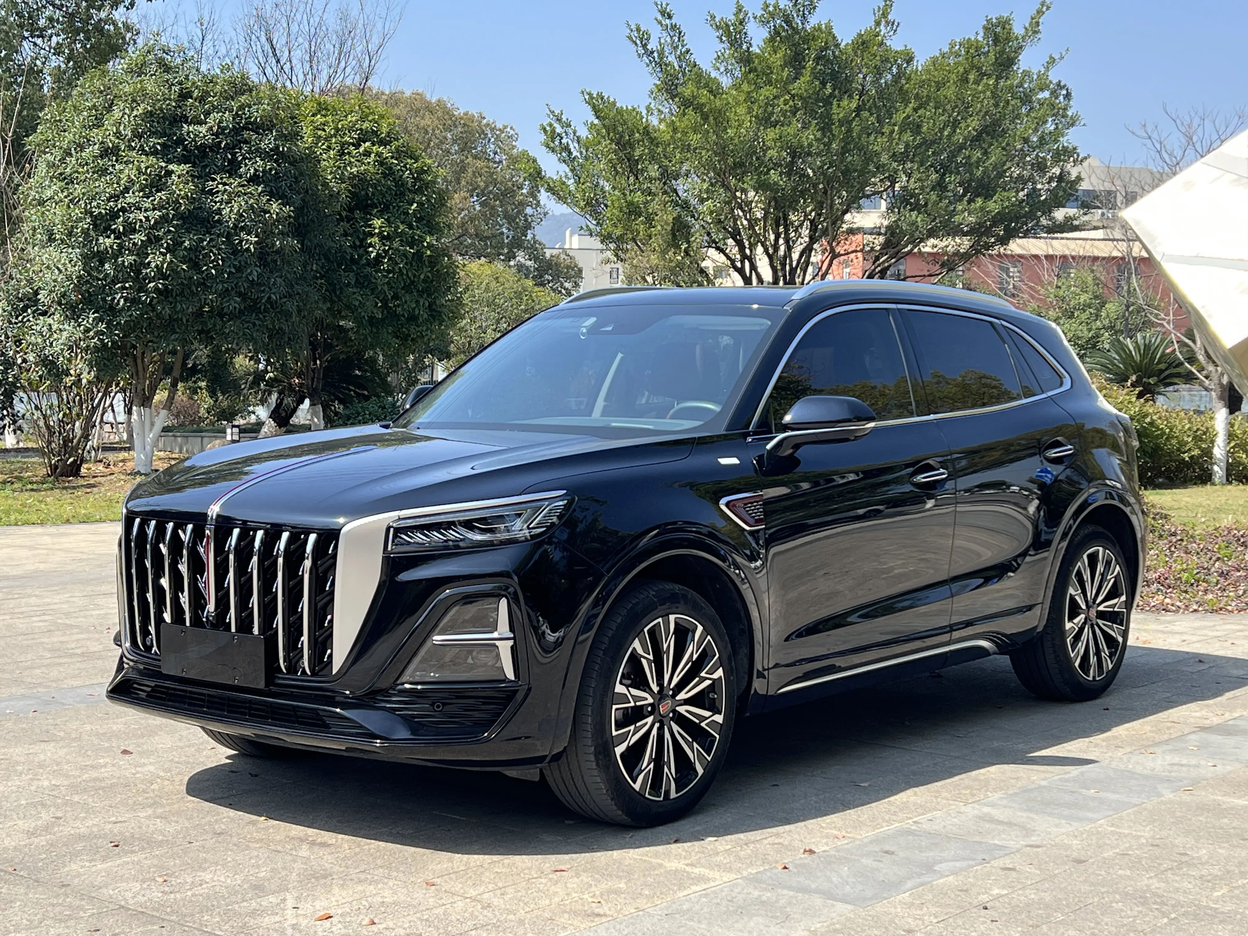 Hongqi HS5  из Китая