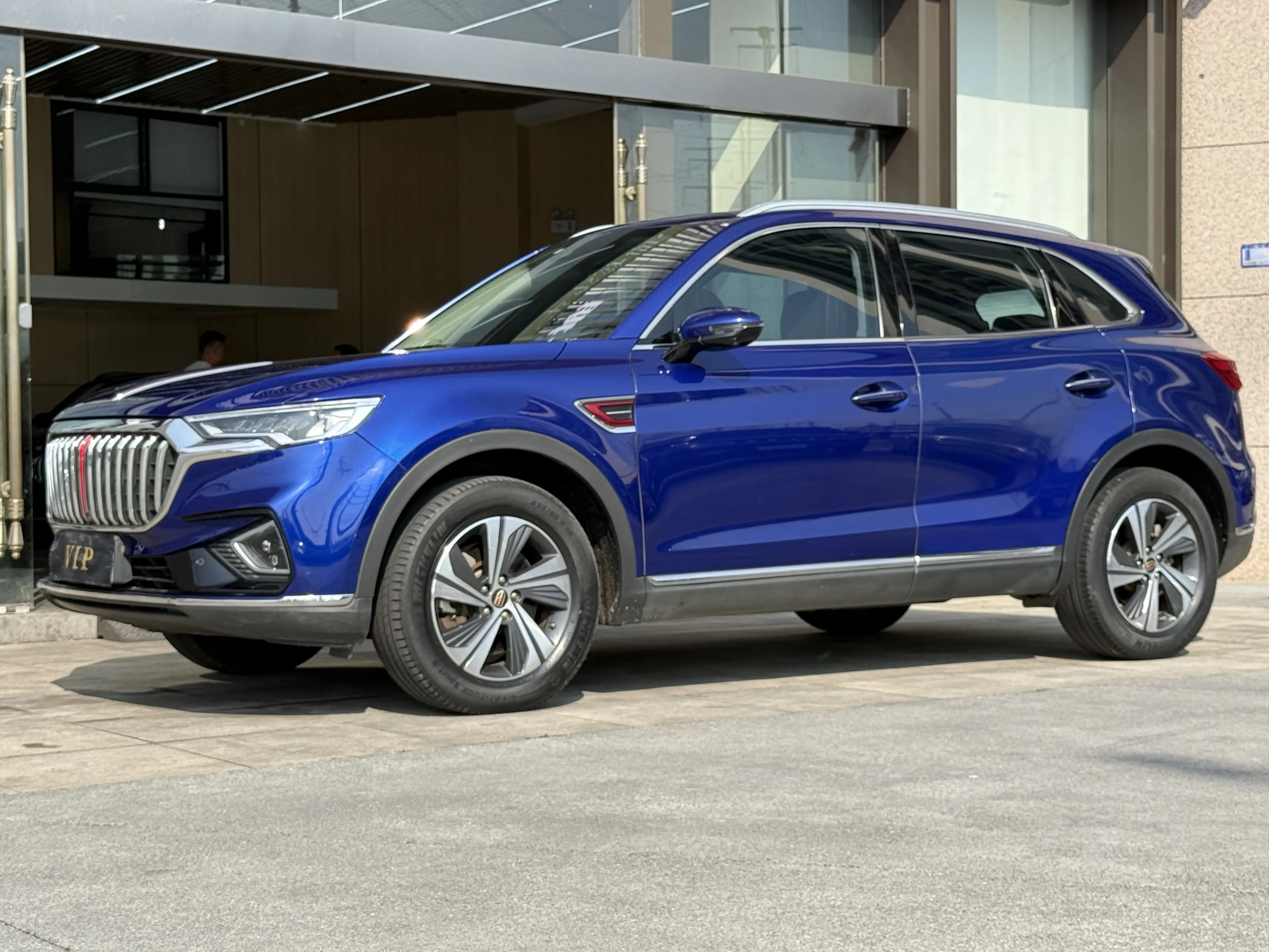 Hongqi HS5  из Китая