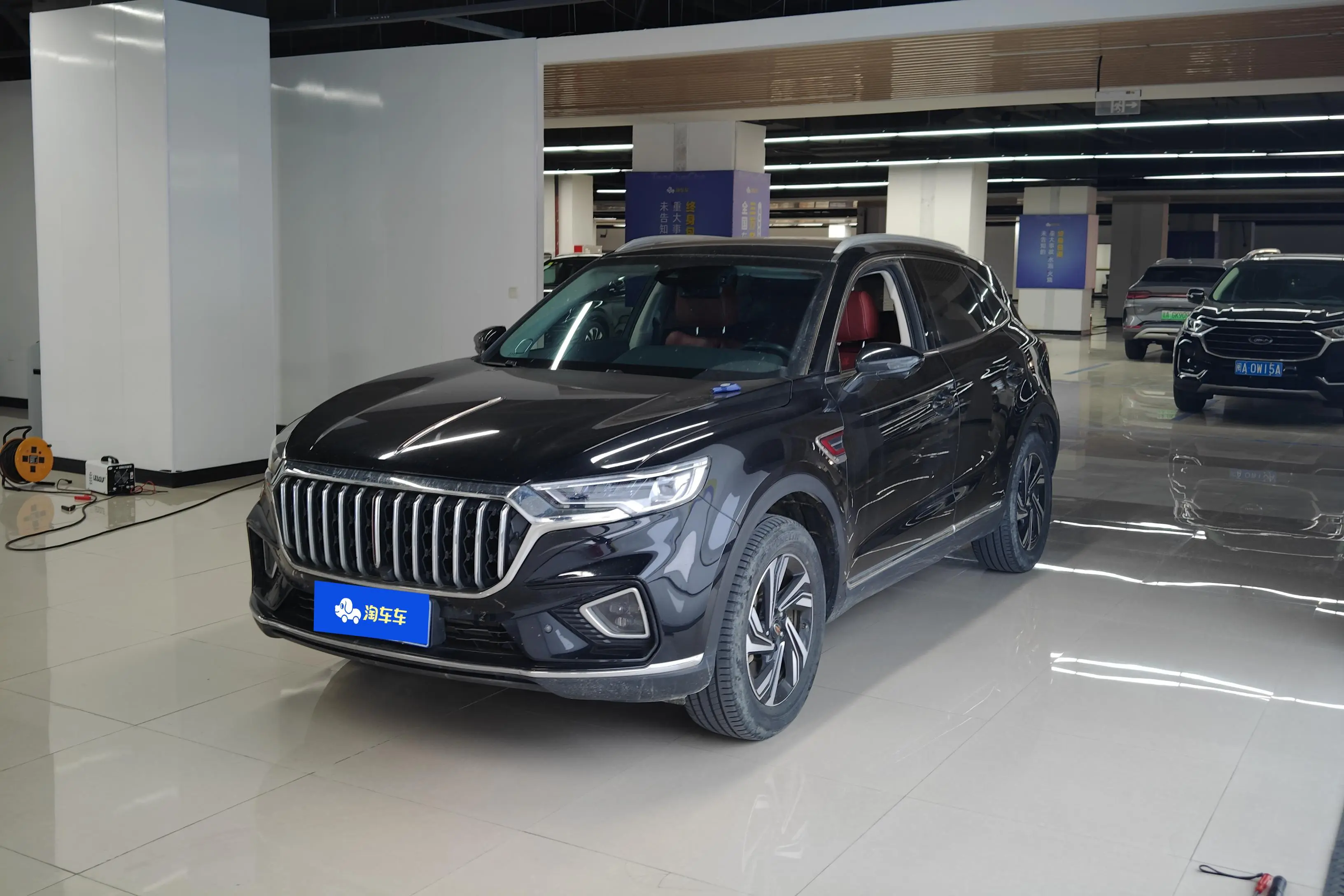 Hongqi HS5  из Китая