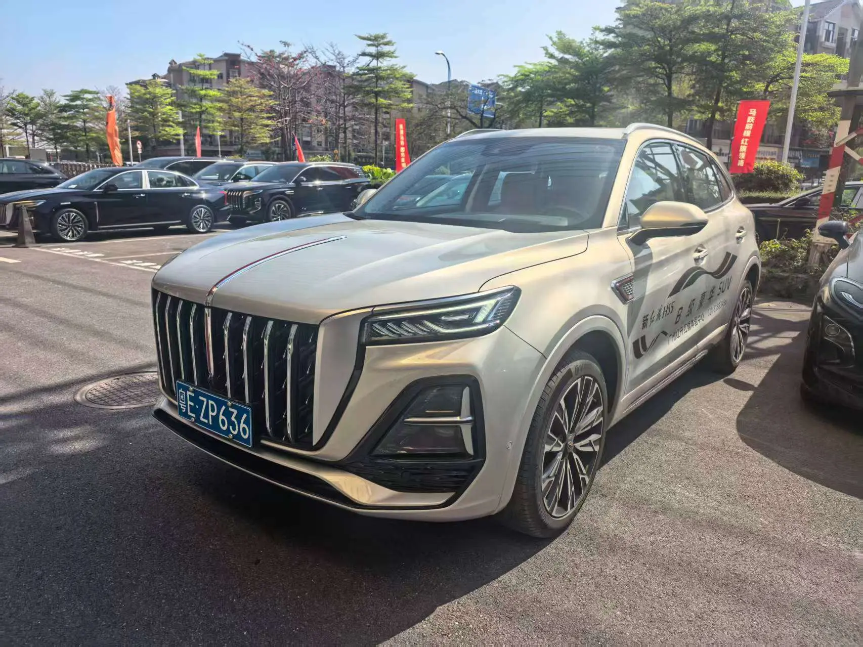 Hongqi HS5  из Китая