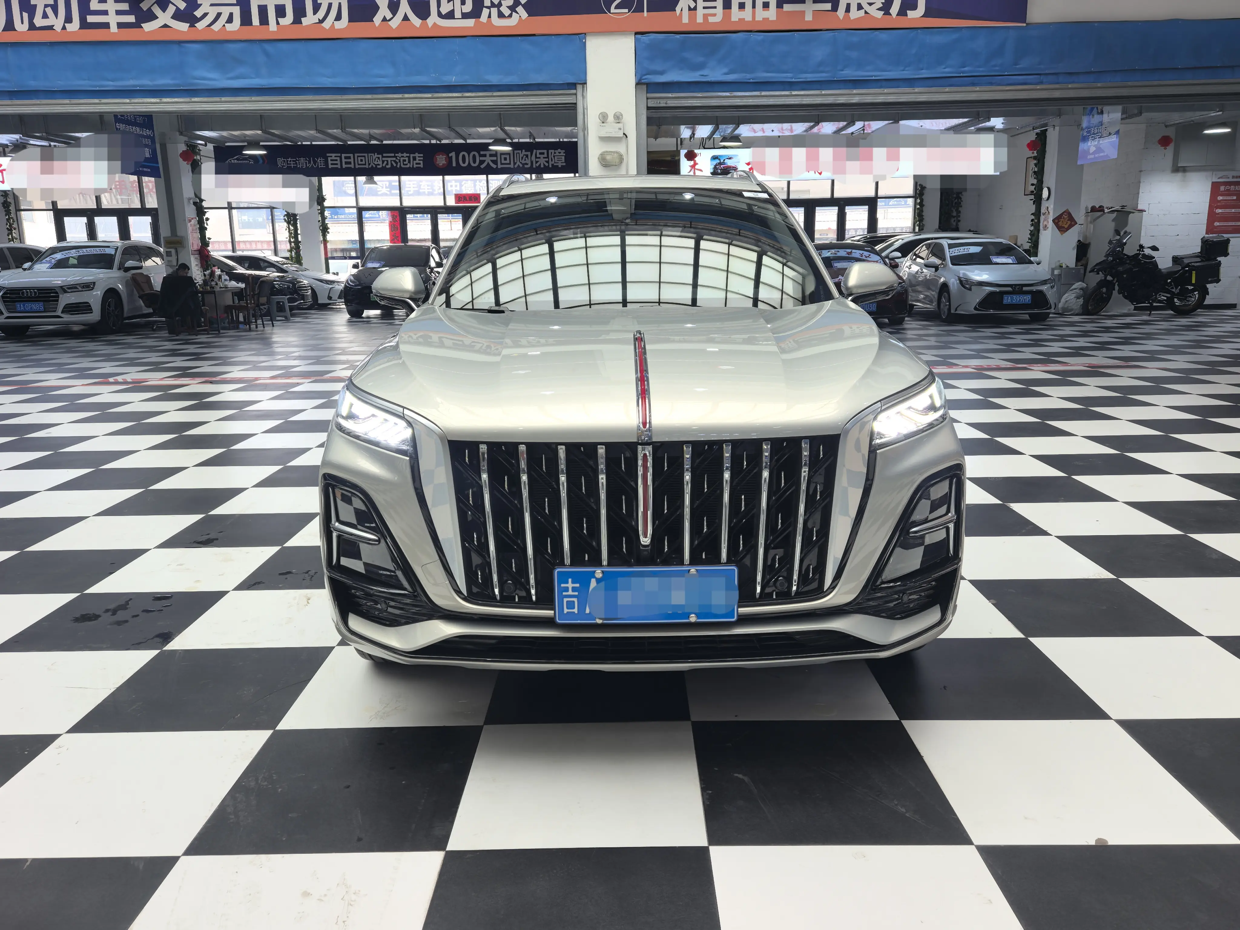 Hongqi HS5  из Китая