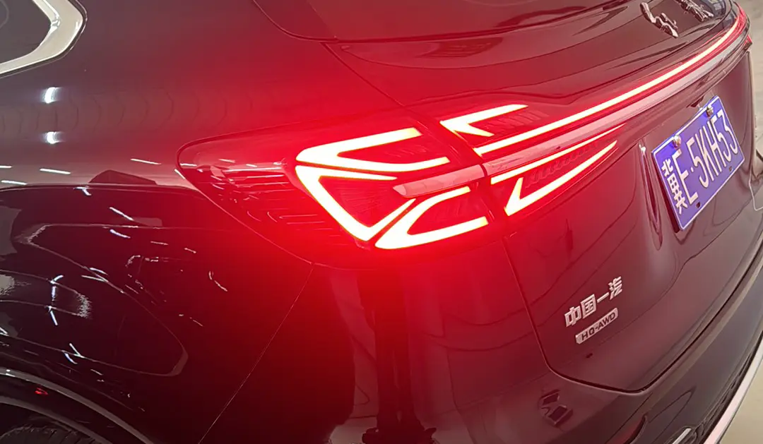 Hongqi HS5  из Китая