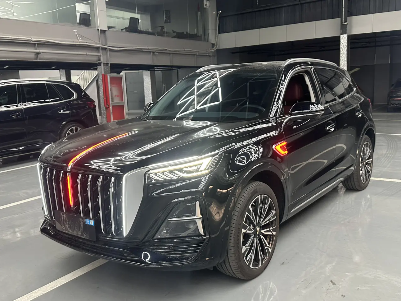 Hongqi HS5  из Китая